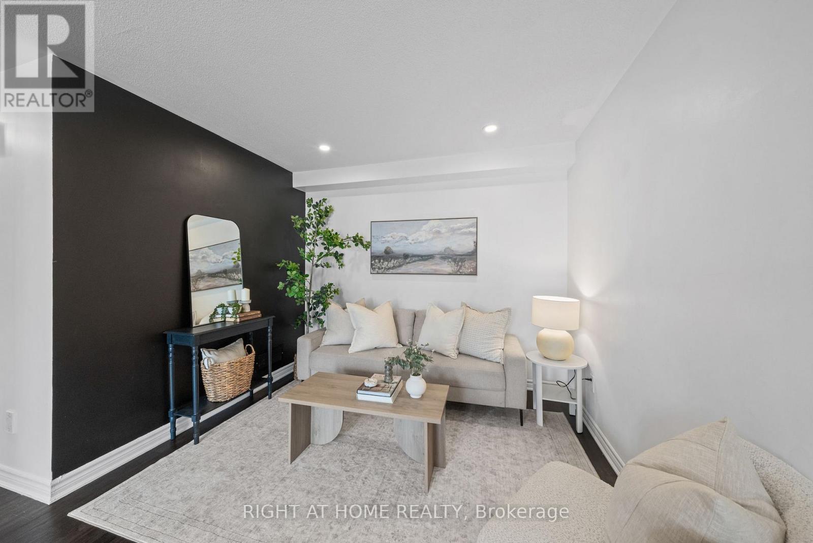 2 Bed, 2 Bath House for Sale in Ottawa – 403 GERARDIA LANE, Ottawa – MLS# X13497366 - Image 17