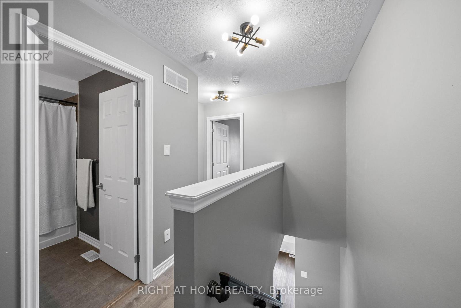 2 Bed, 2 Bath House for Sale in Ottawa – 403 GERARDIA LANE, Ottawa – MLS# X13497366 - Image 21