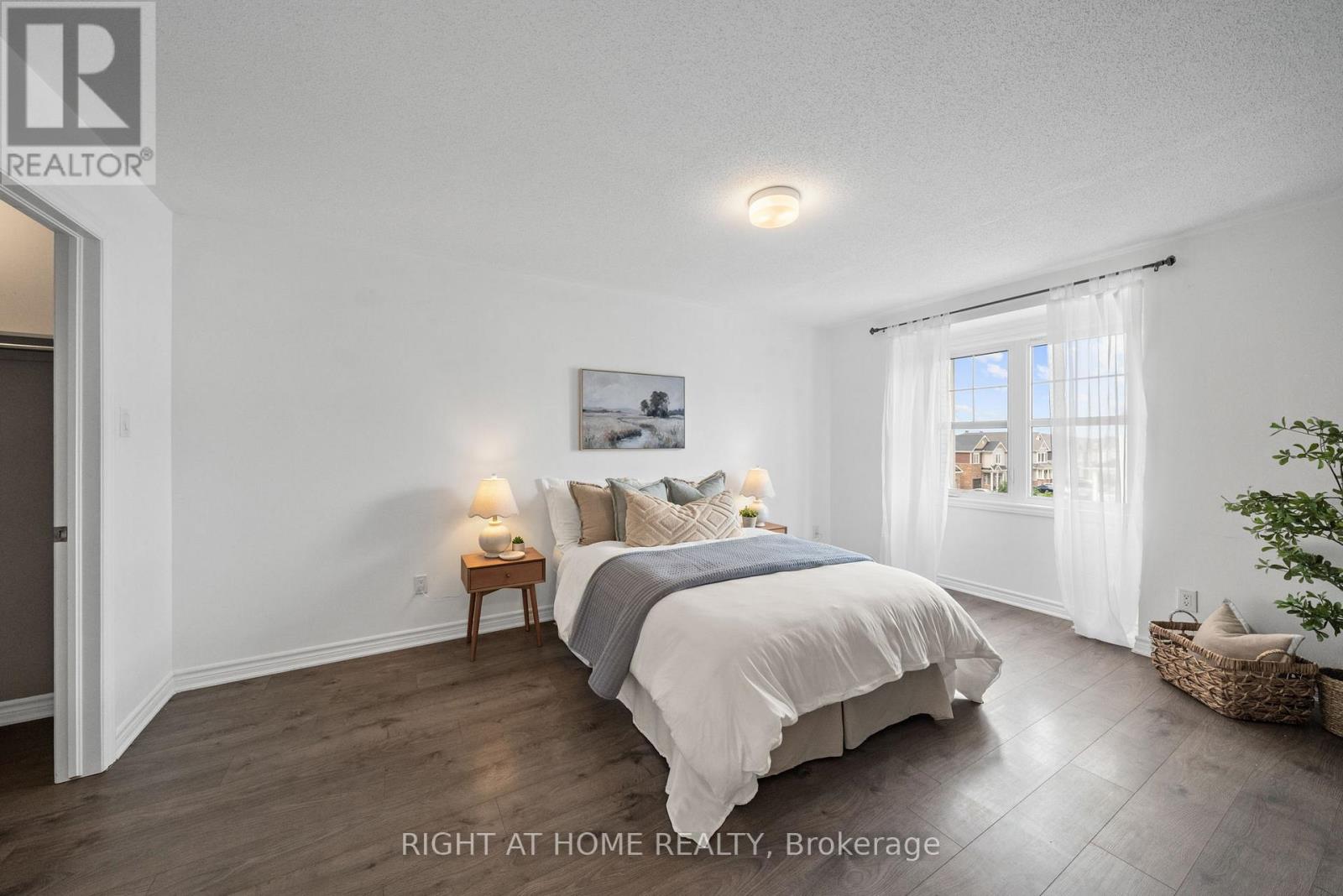 2 Bed, 2 Bath House for Sale in Ottawa – 403 GERARDIA LANE, Ottawa – MLS# X13497366 - Image 22