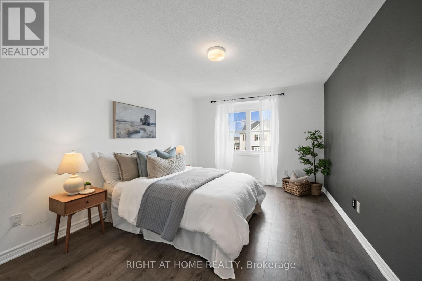 2 Bed, 2 Bath House for Sale in Ottawa – 403 GERARDIA LANE, Ottawa – MLS# X13497366 - Image 23