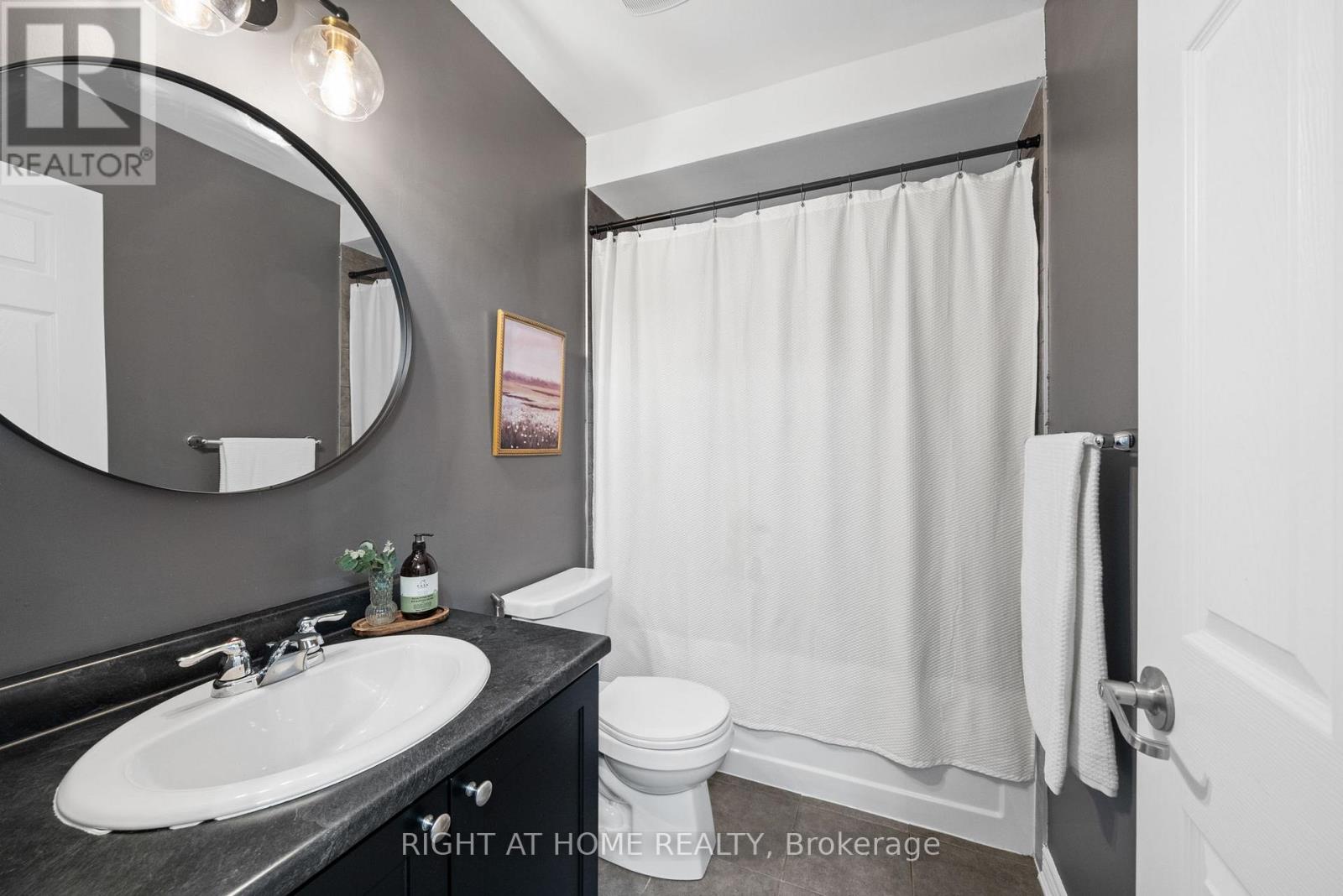 2 Bed, 2 Bath House for Sale in Ottawa – 403 GERARDIA LANE, Ottawa – MLS# X13497366 - Image 27