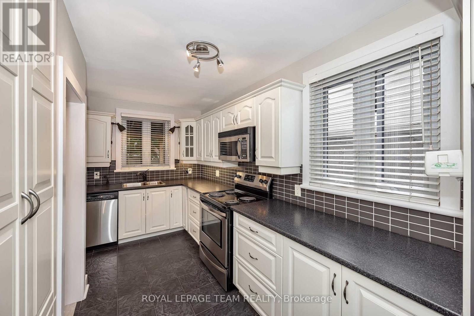 5 Bed, 3 Bath House for Sale in Ottawa – 4 QUEEN MARY STREET, Ottawa – MLS# X13497390 - Image 11