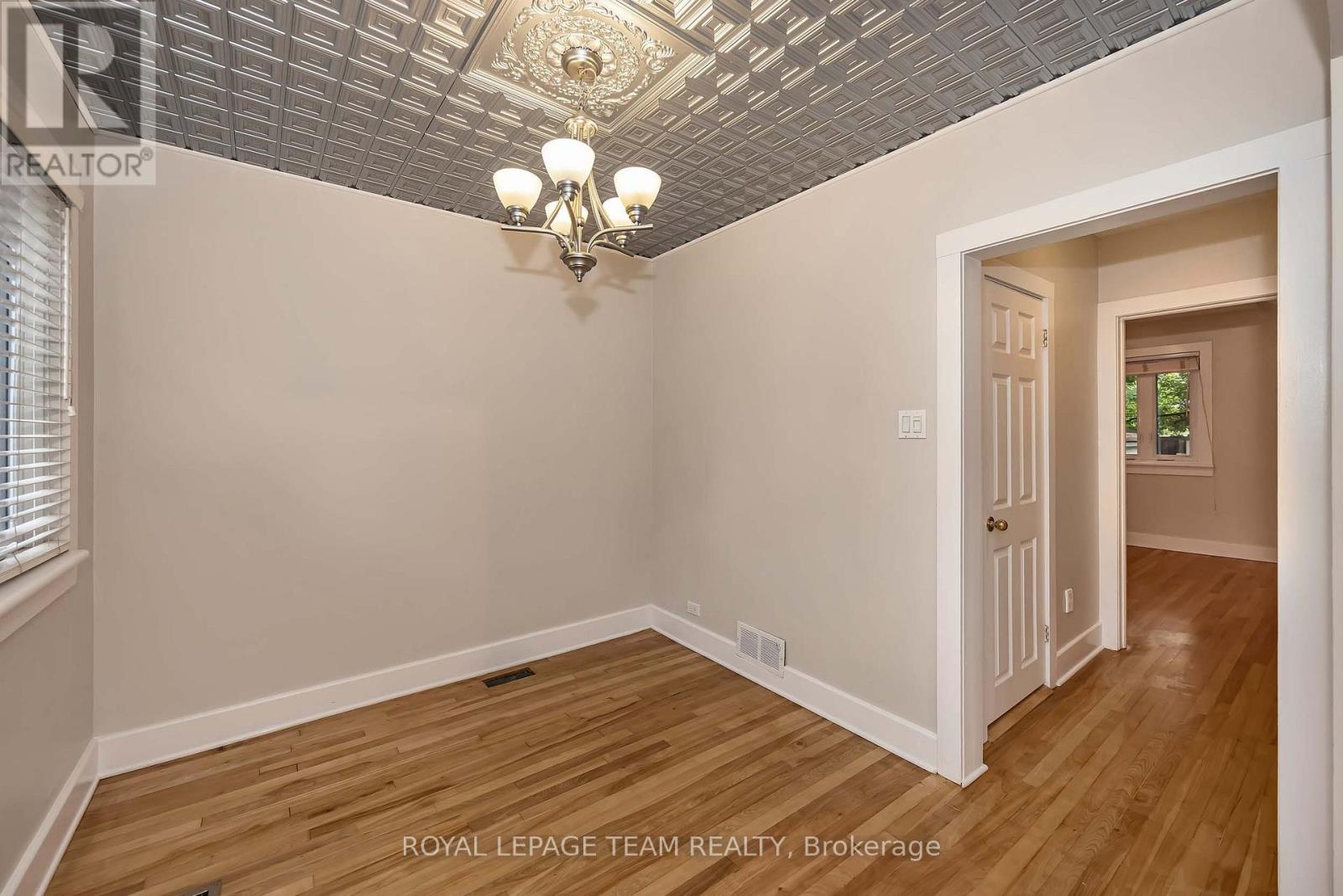 5 Bed, 3 Bath House for Sale in Ottawa – 4 QUEEN MARY STREET, Ottawa – MLS# X13497390 - Image 9