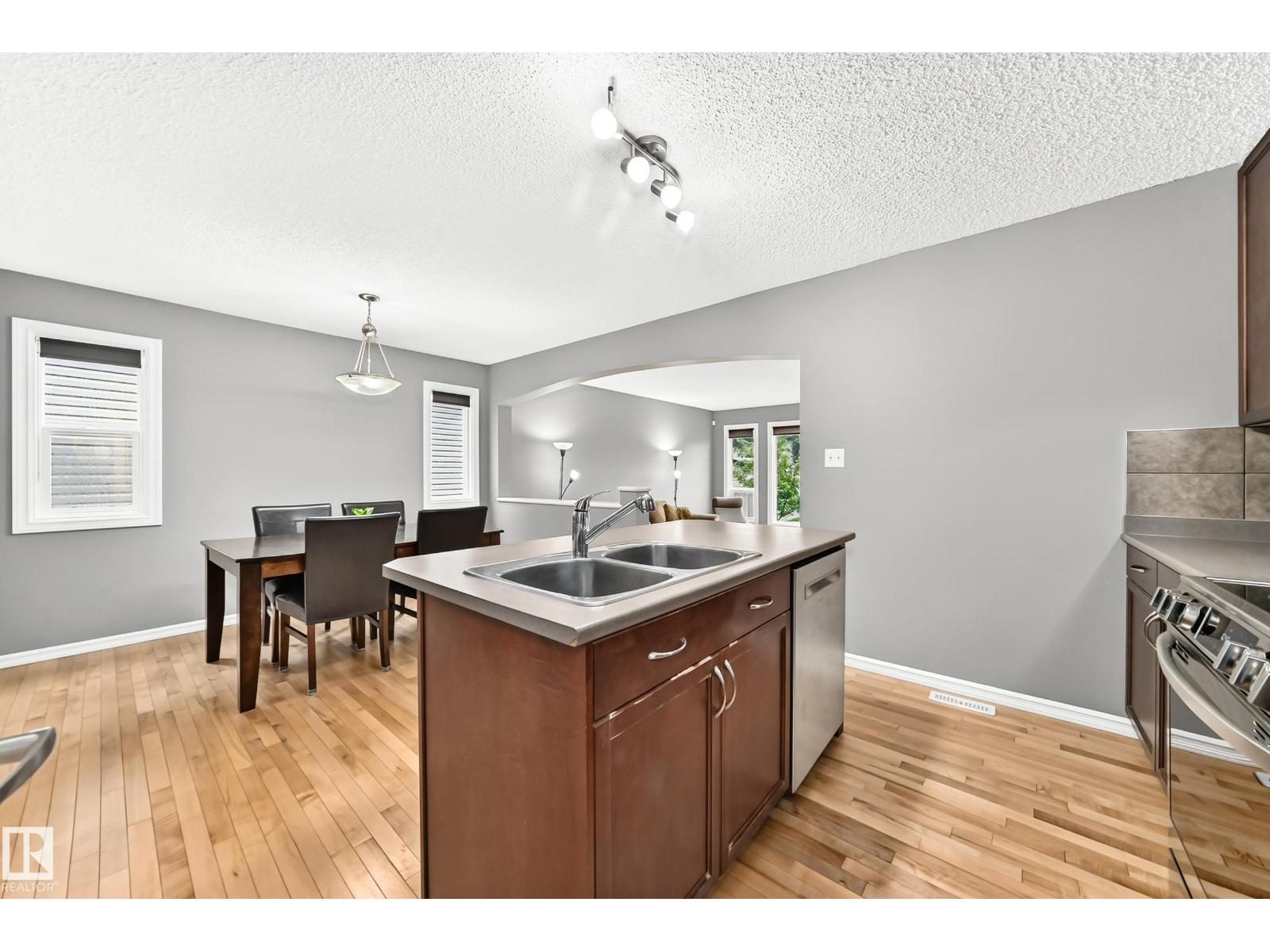 5233 2A AV SW - 16