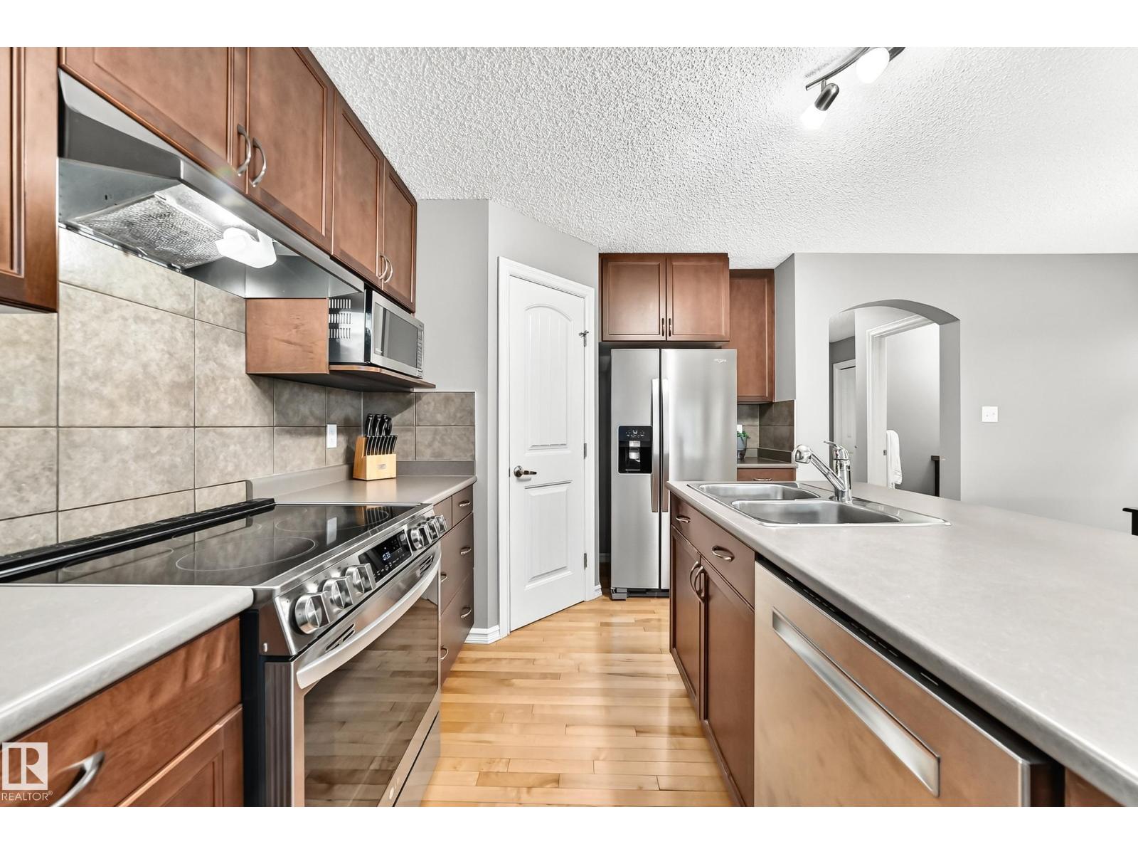 5233 2A AV SW - 17