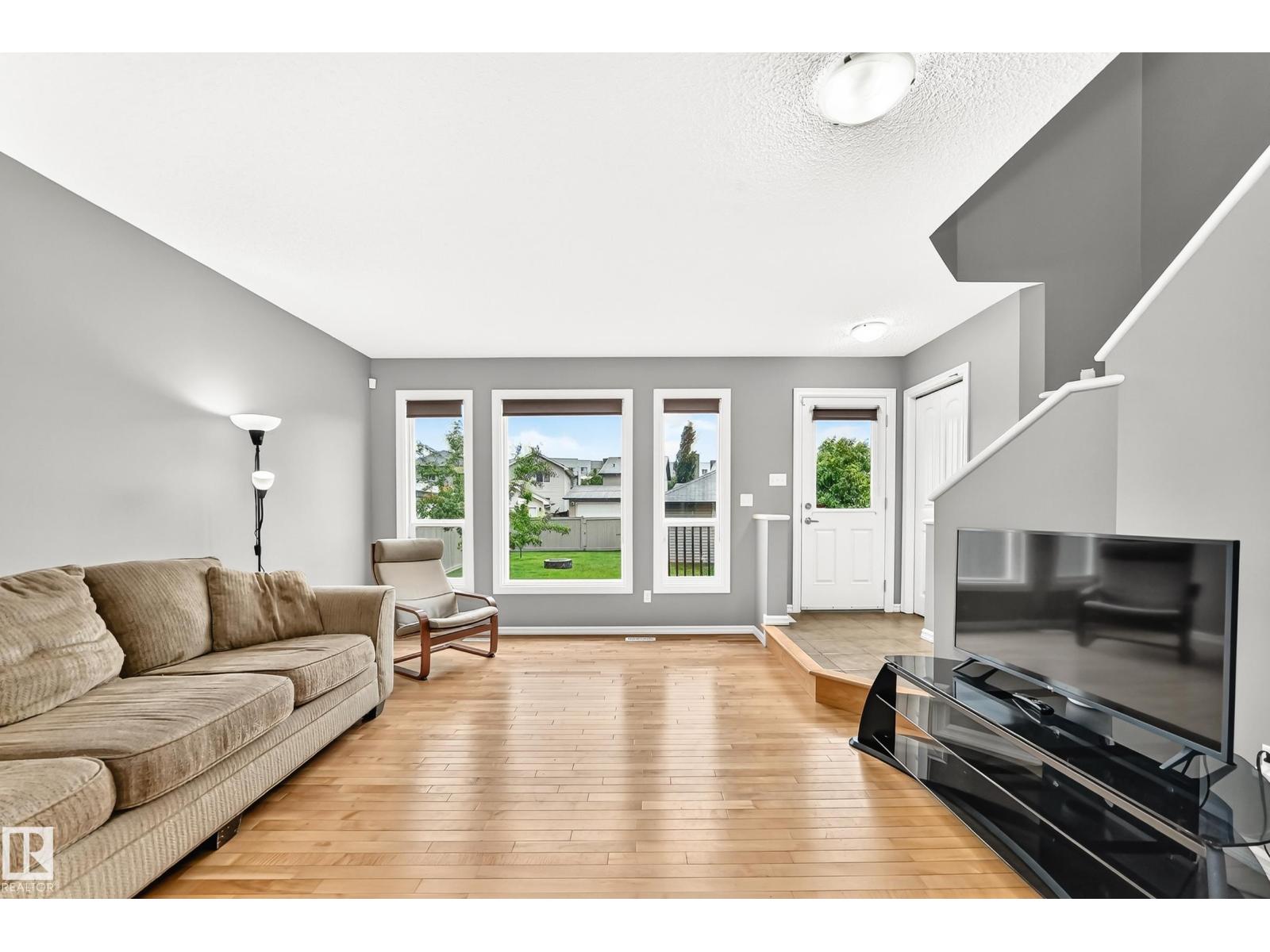 5233 2A AV SW - 3