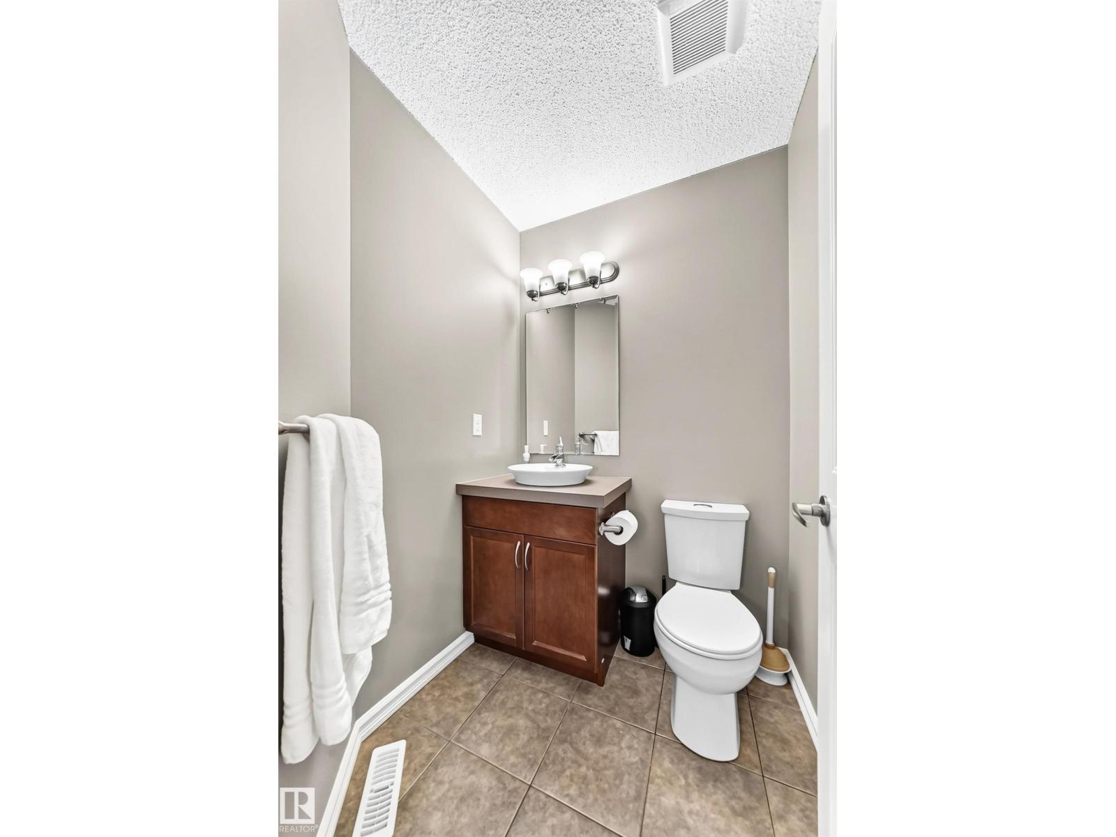 5233 2A AV SW - 22