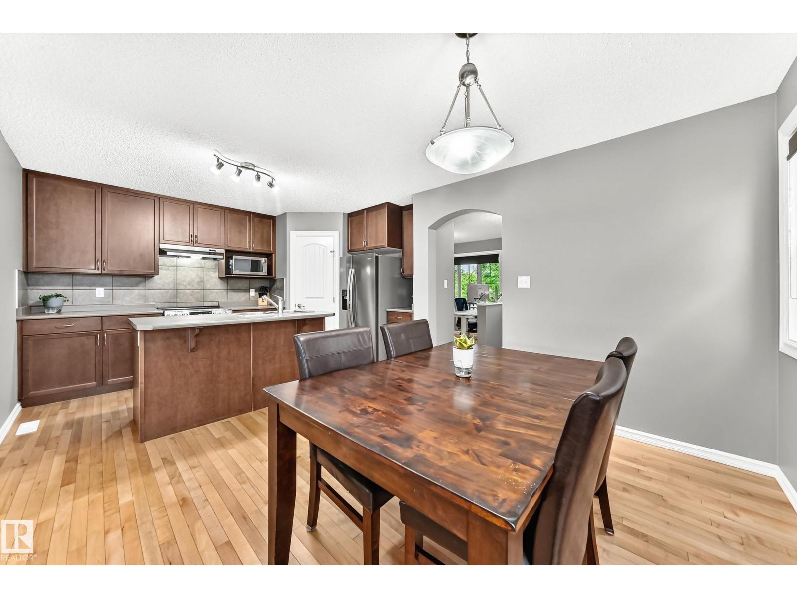 5233 2A AV SW - 13