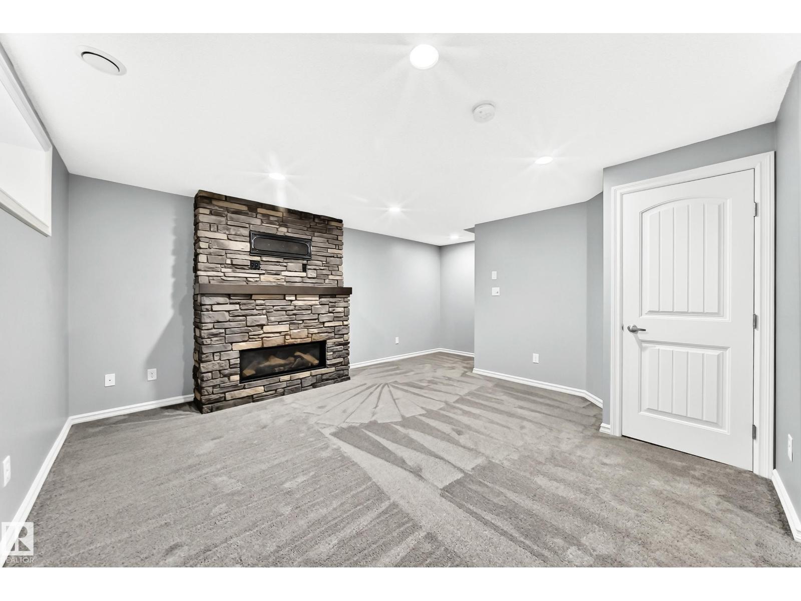 5233 2A AV SW - 44