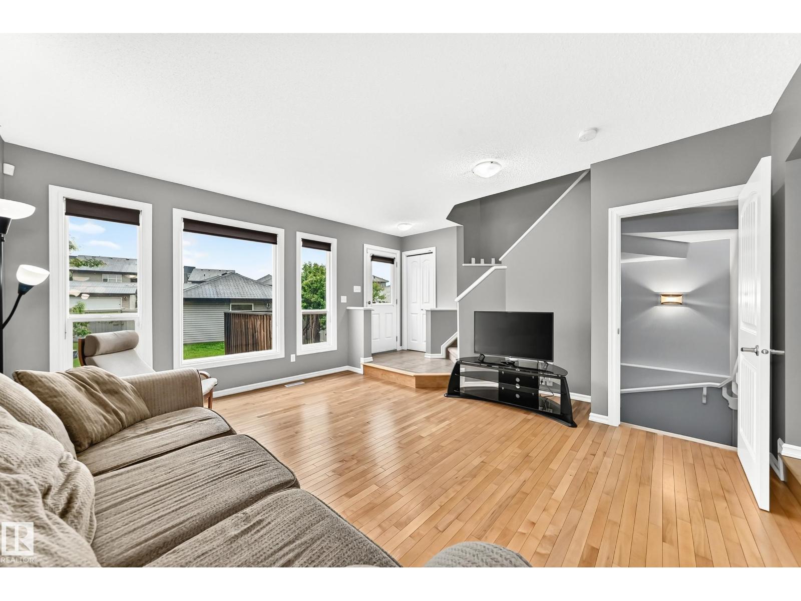 5233 2A AV SW - 21