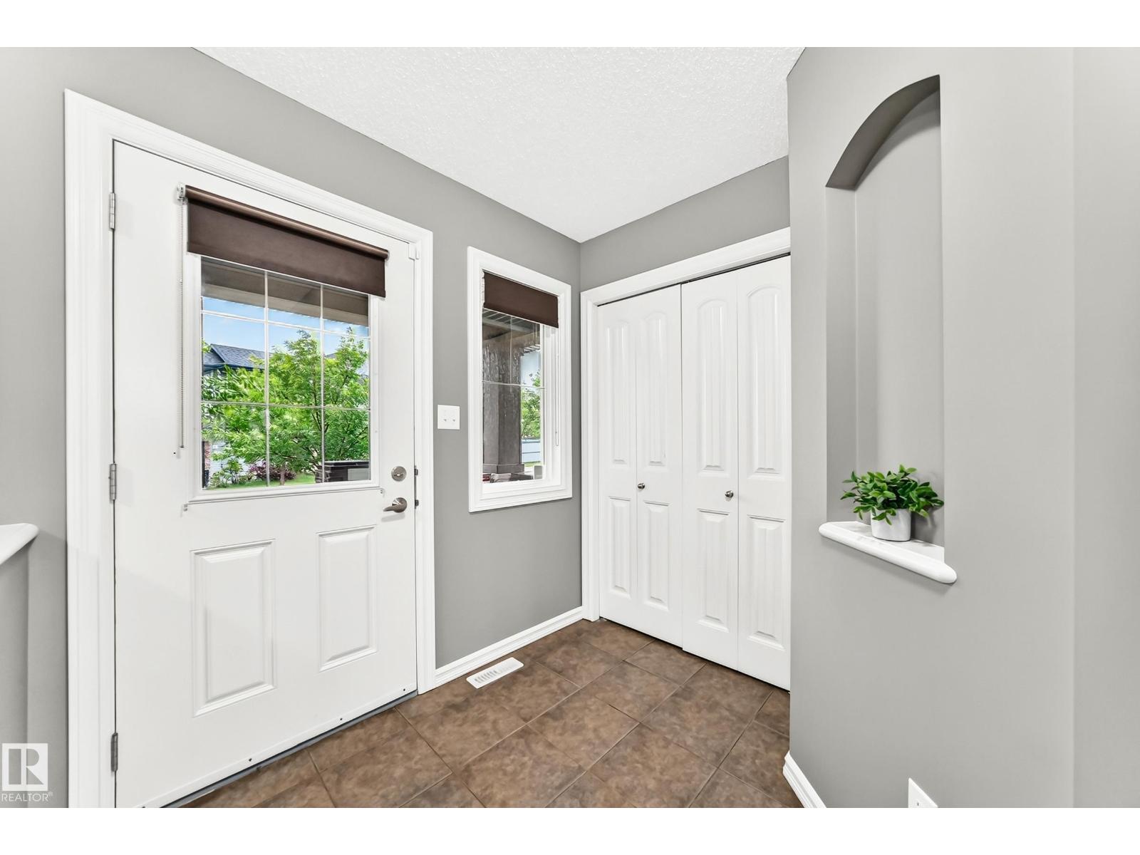 5233 2A AV SW - 12
