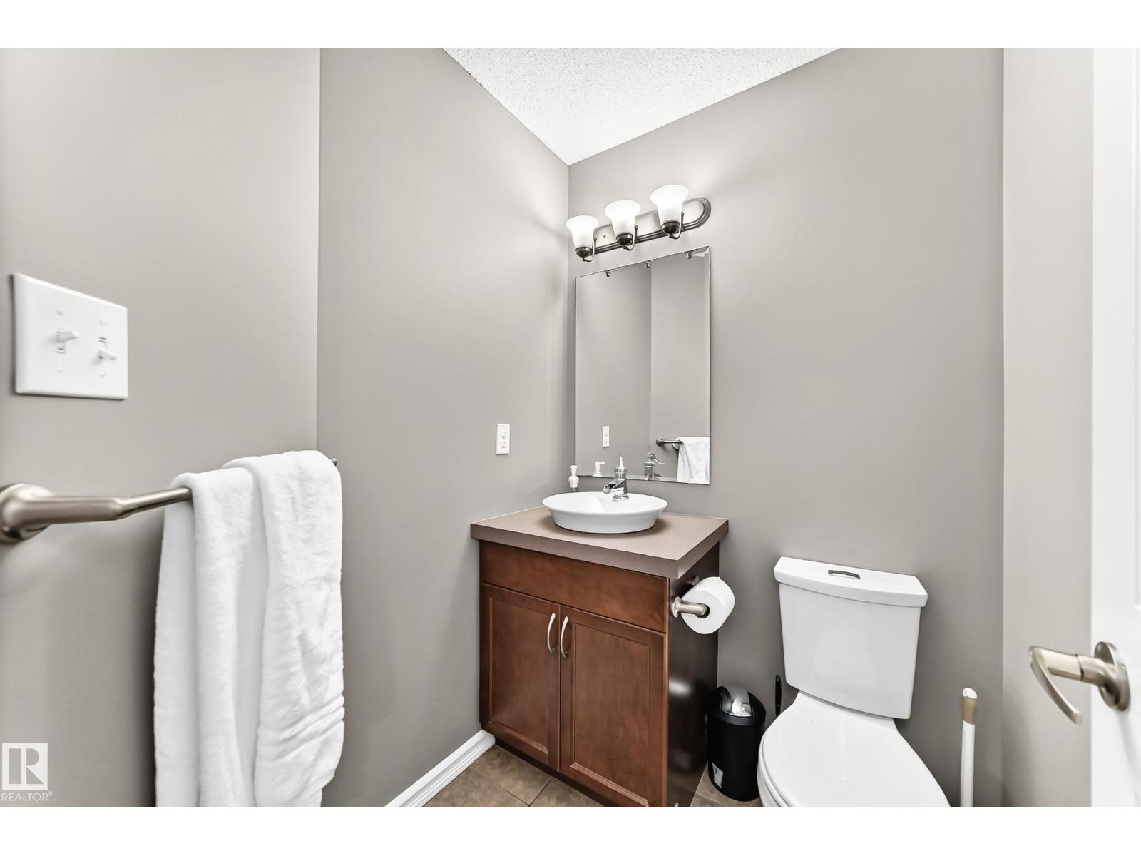 5233 2A AV SW - 23