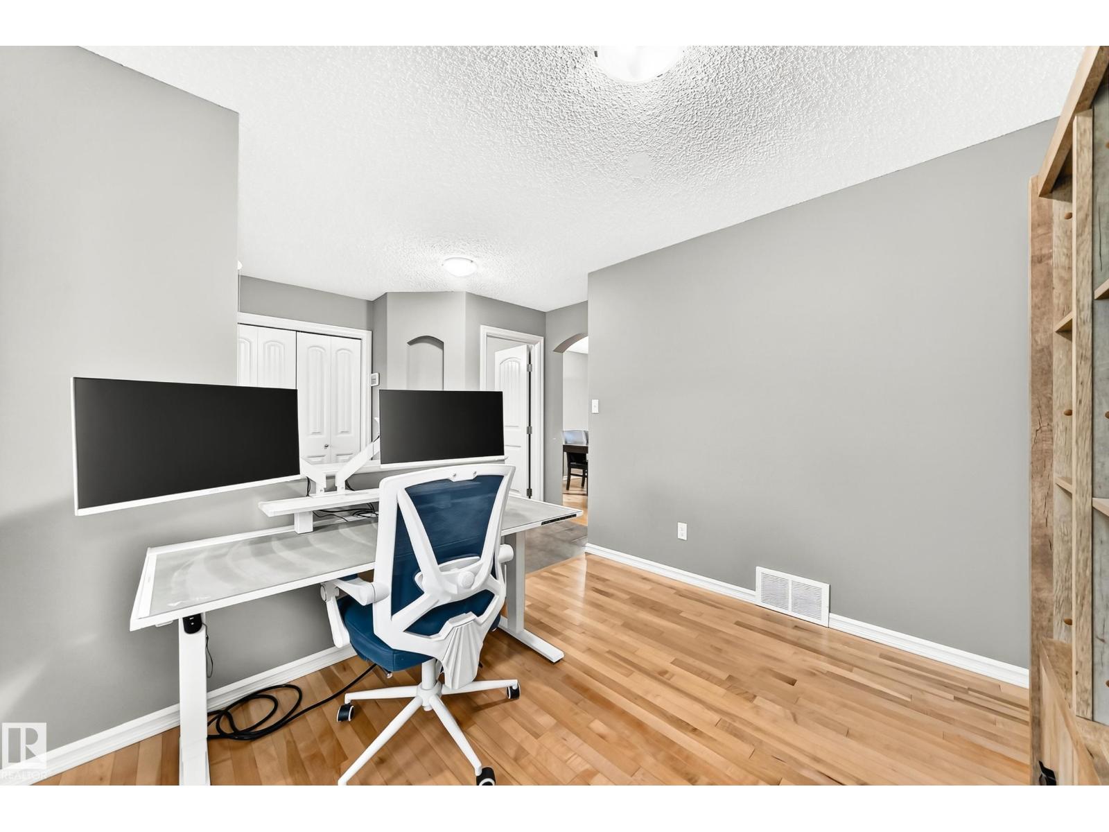 5233 2A AV SW - 24