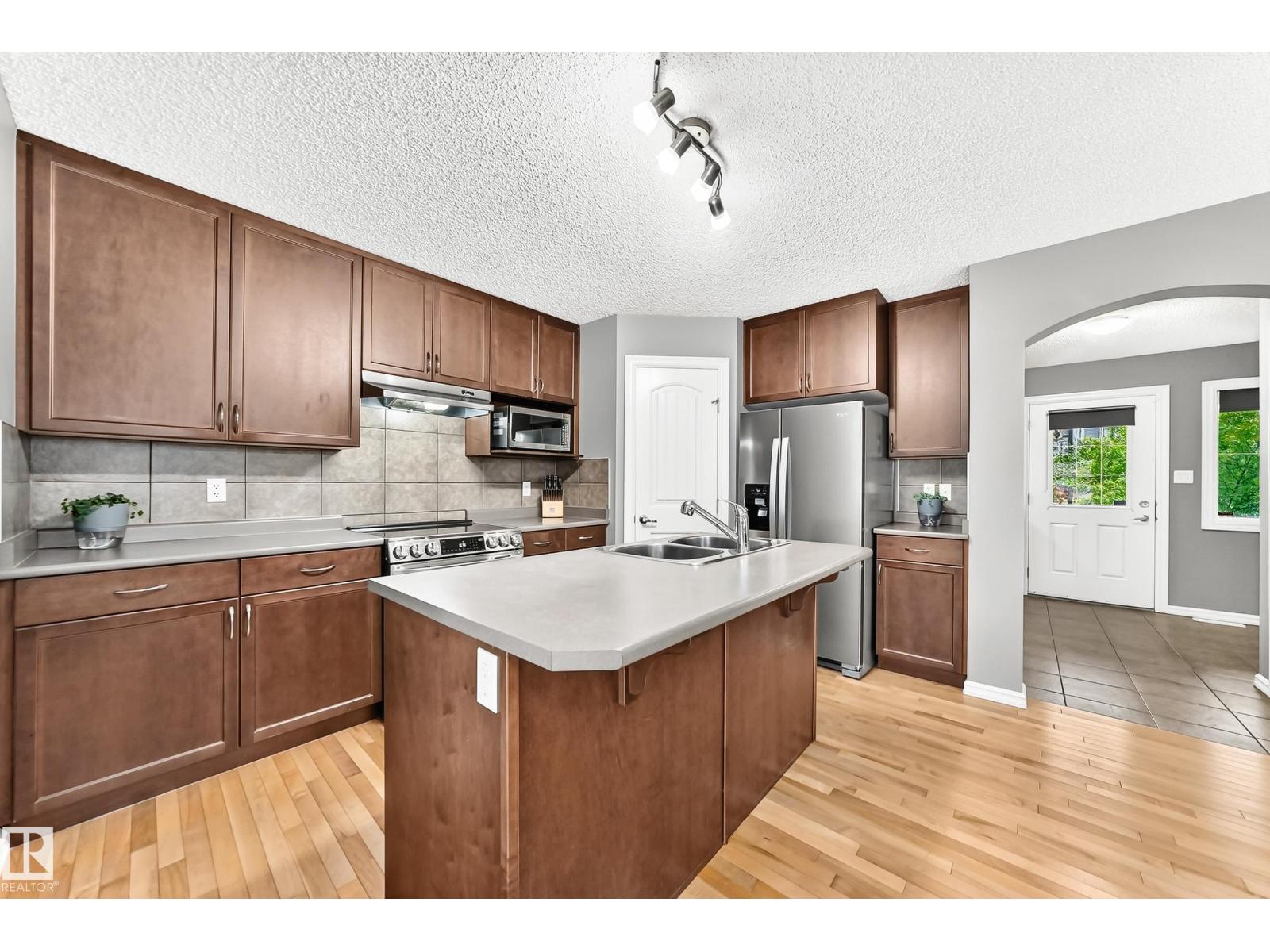 5233 2A AV SW - 9