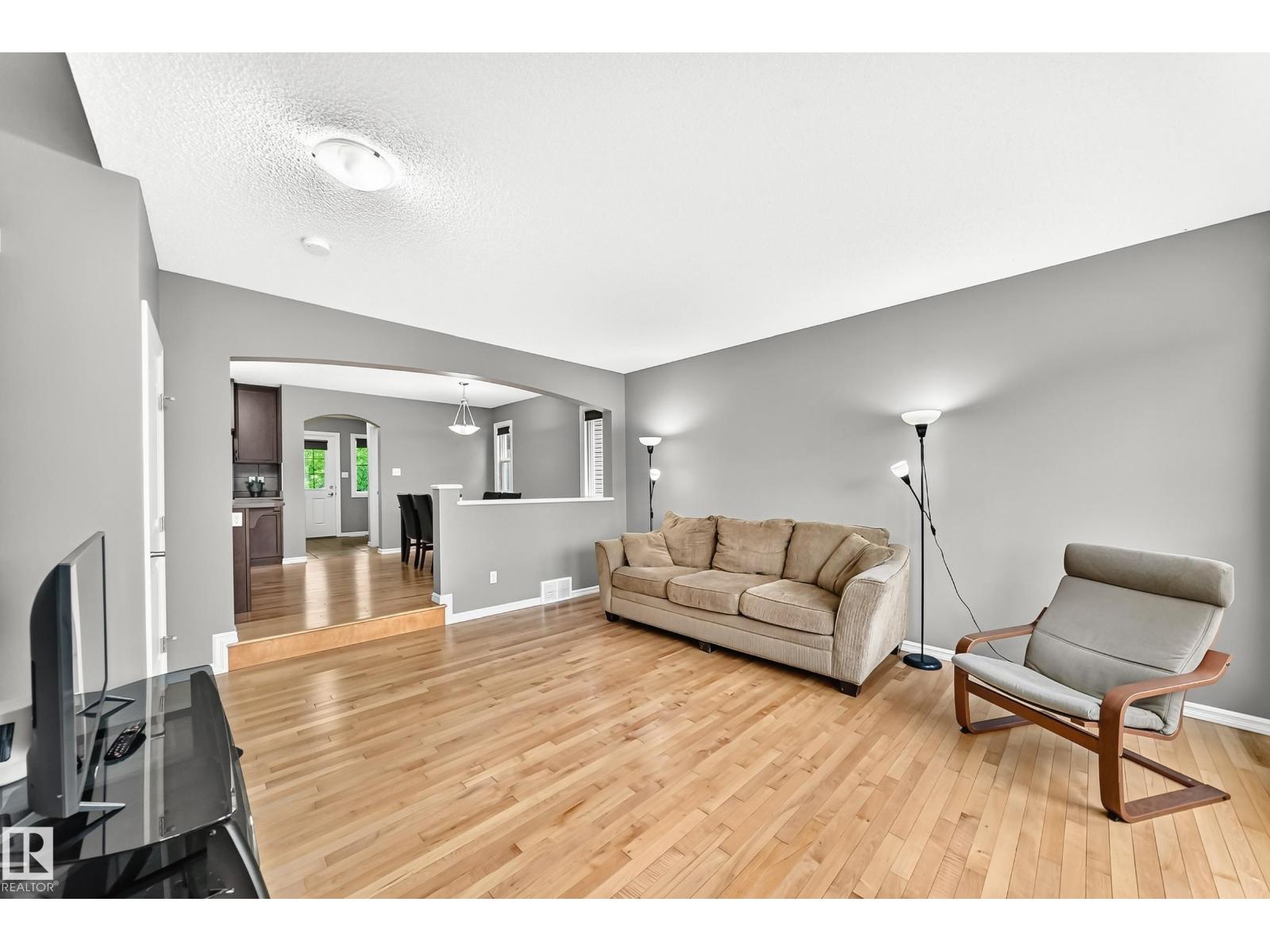 5233 2A AV SW - 19