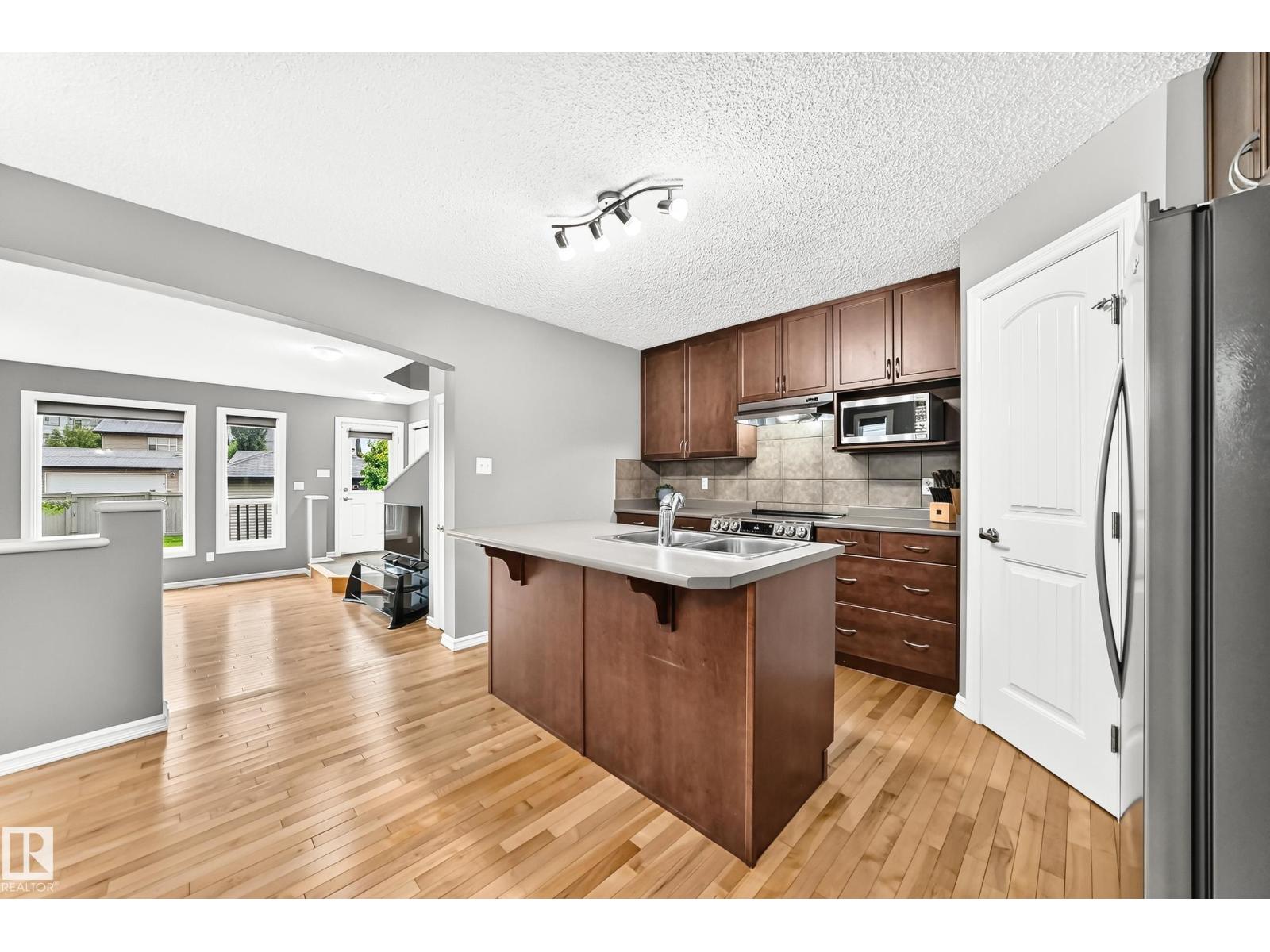 5233 2A AV SW - 10