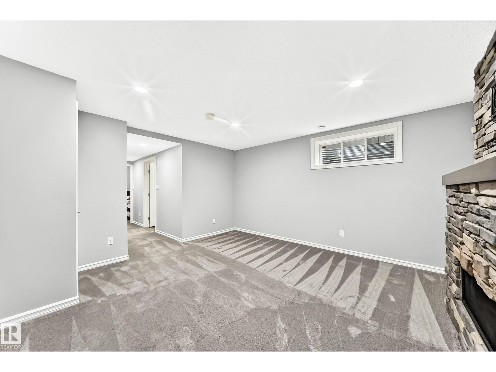 5233 2A AV SW - 42