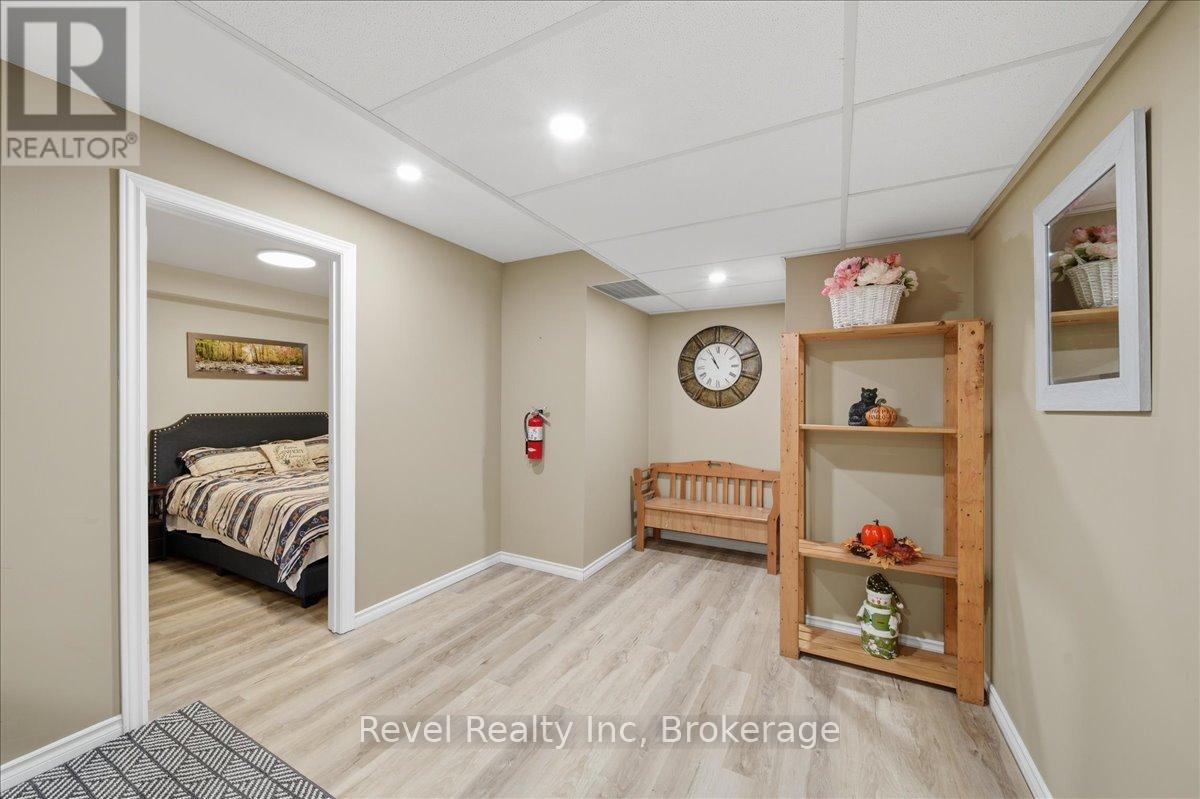 1100 MORNING GLORY DRIVE - 24