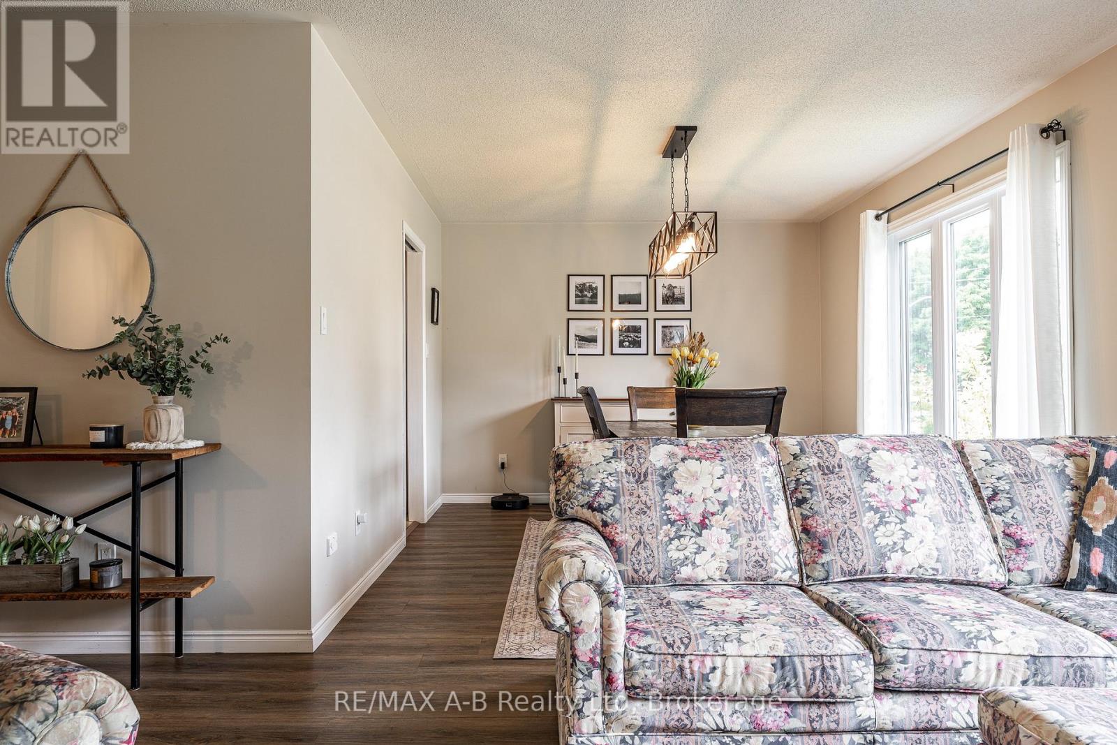 51 COMMISSIONER STREET - 11