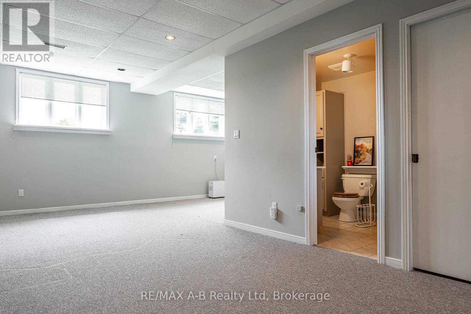 51 COMMISSIONER STREET - 32