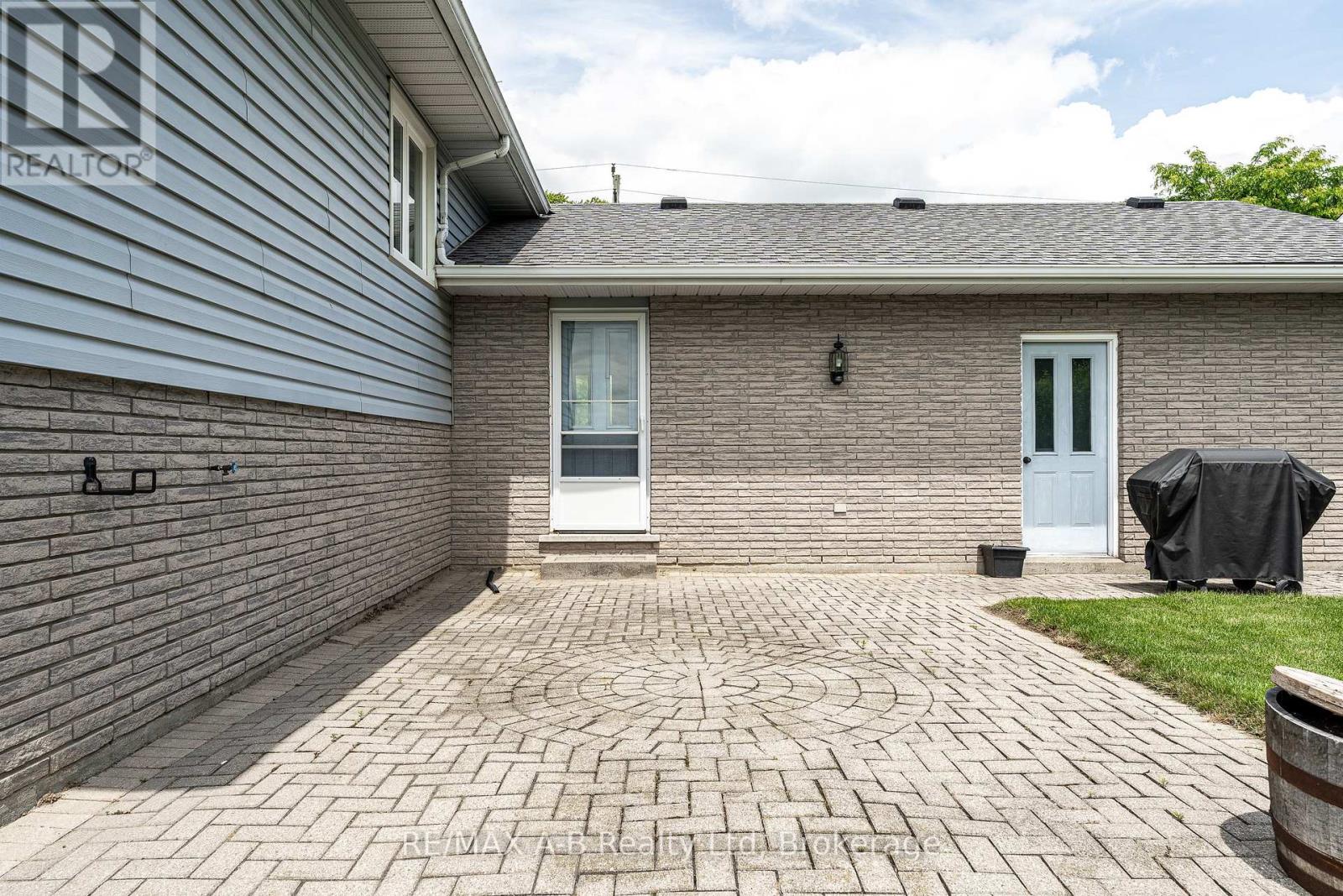 51 COMMISSIONER STREET - 39