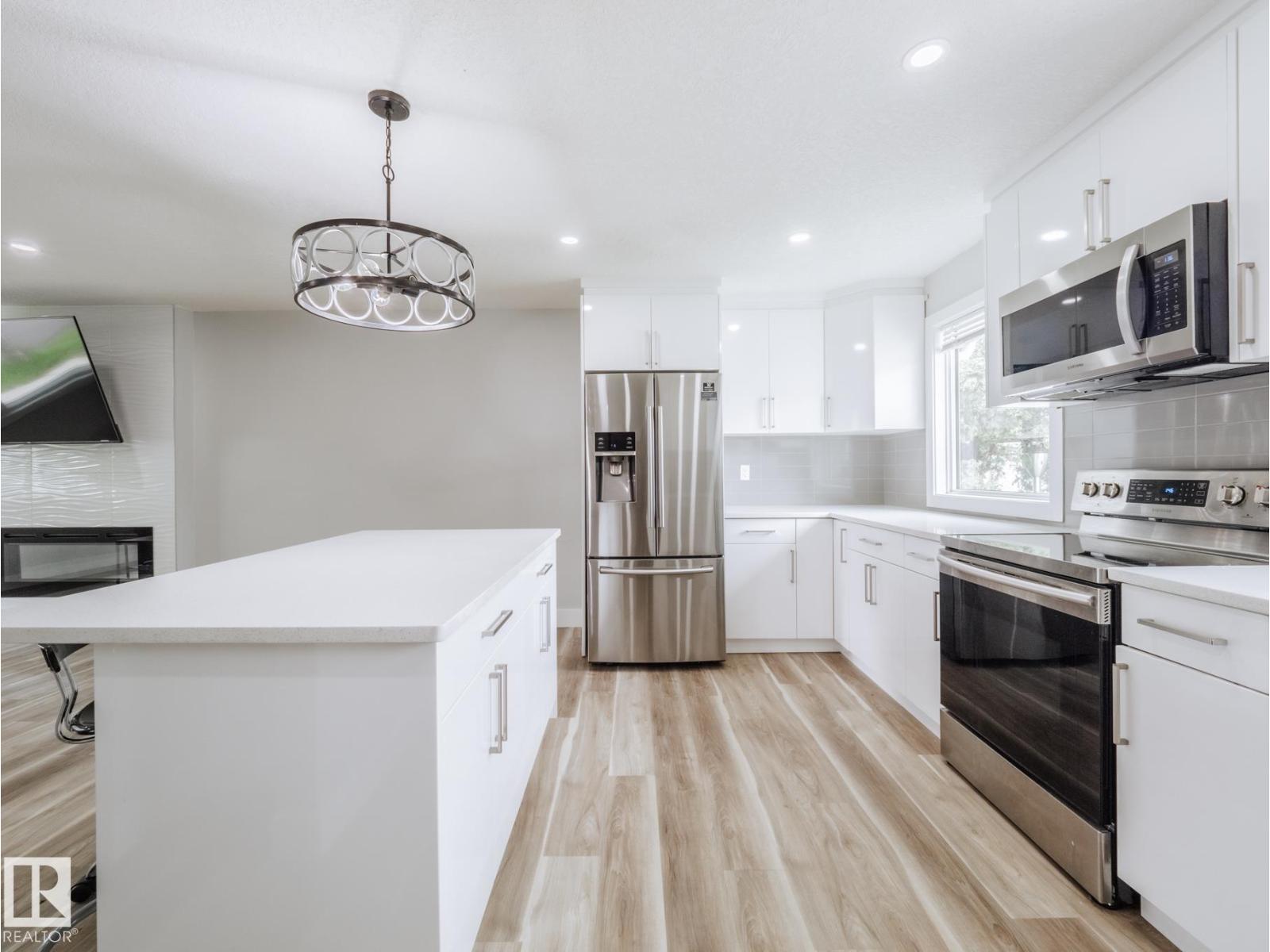 15011 59 ST NW - 11