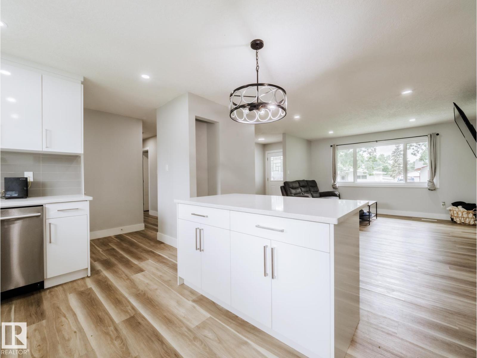 15011 59 ST NW - 12