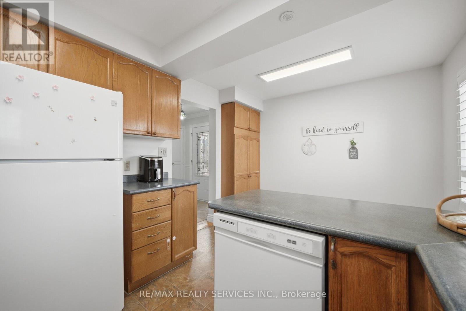 15 CLIMIE COURT - 22