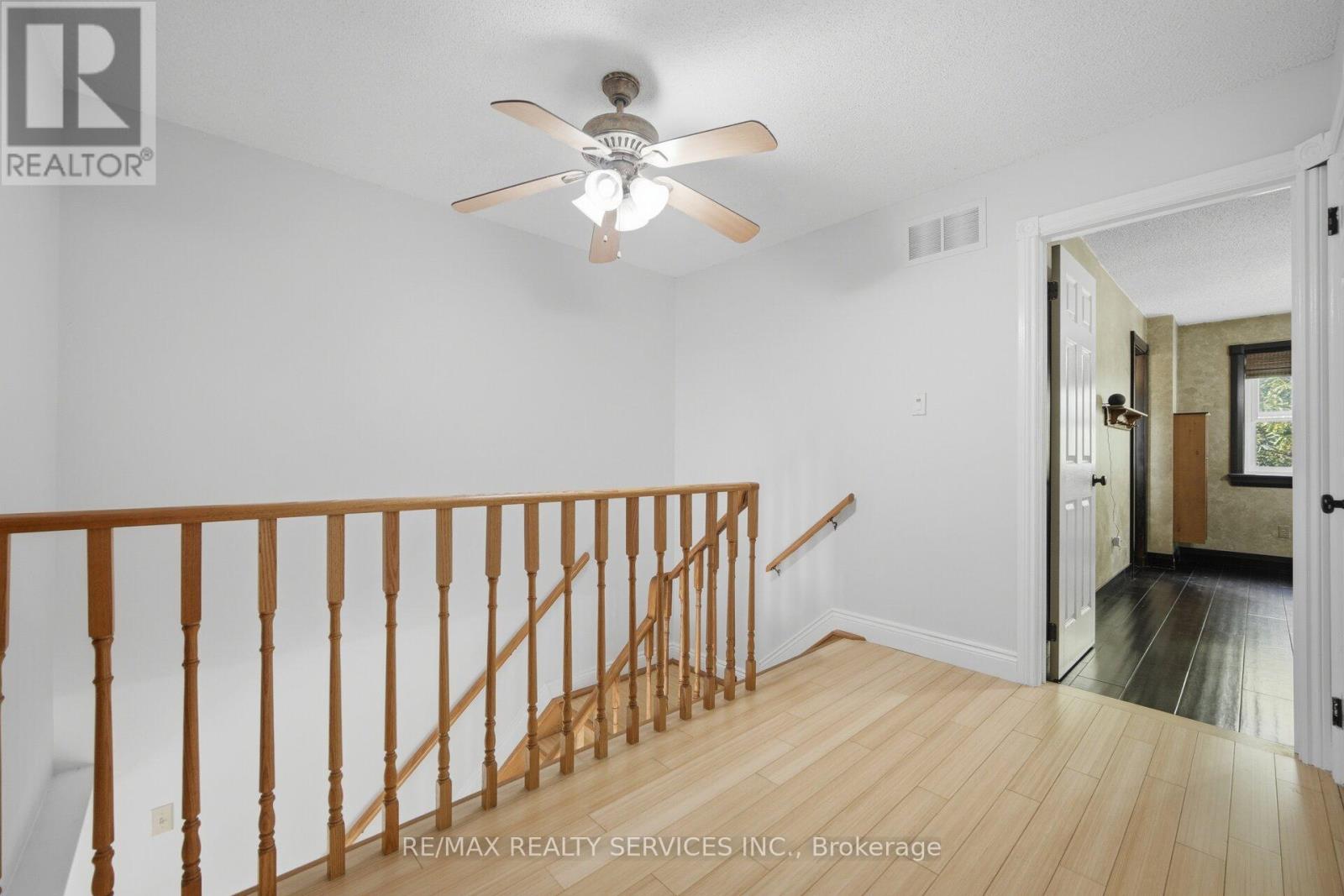 15 CLIMIE COURT - 25