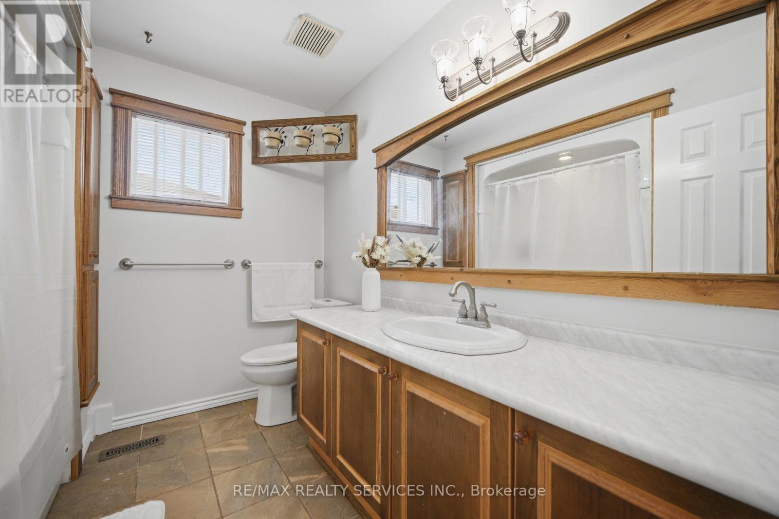 15 CLIMIE COURT - 34