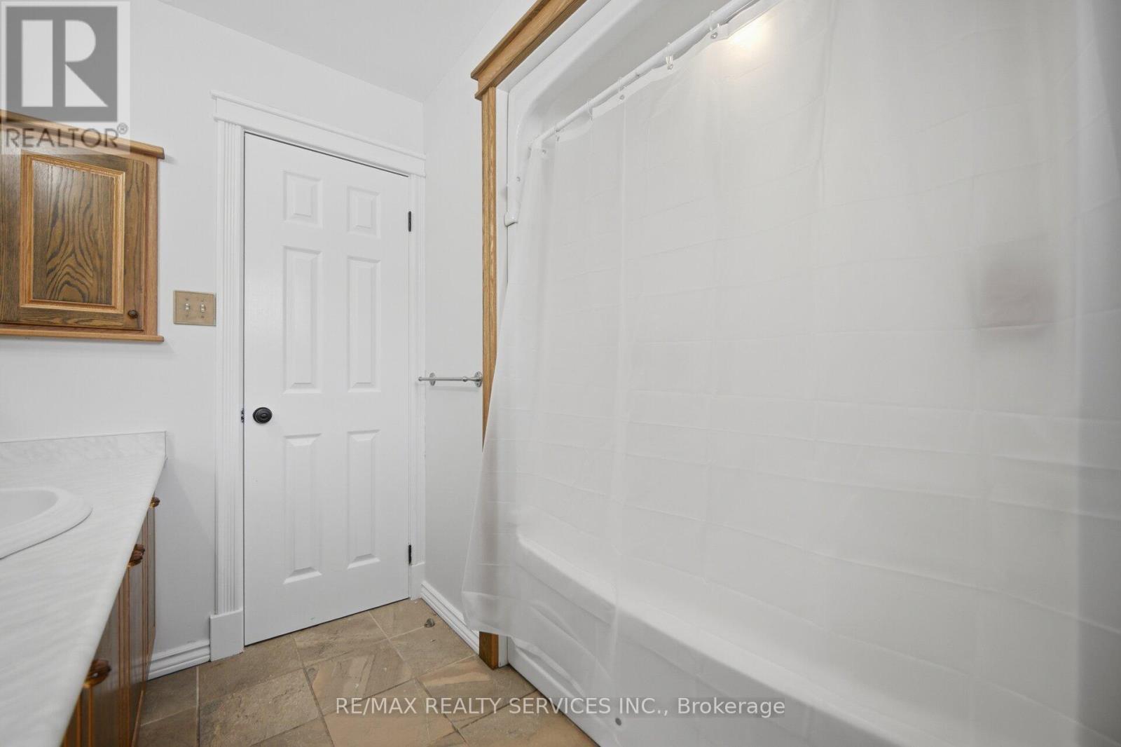 15 CLIMIE COURT - 35