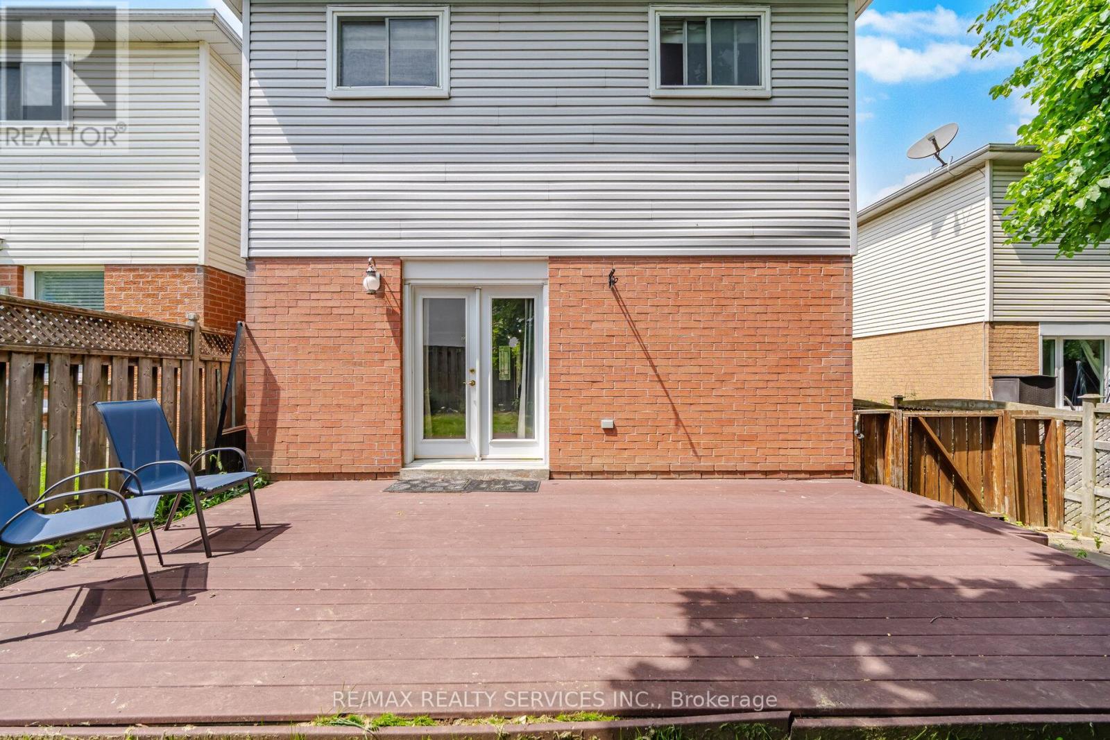 15 CLIMIE COURT - 43