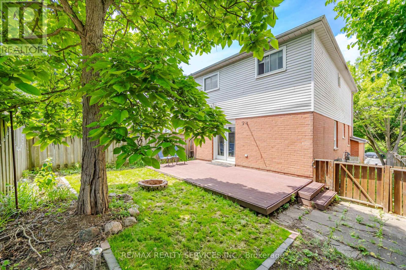 15 CLIMIE COURT - 44
