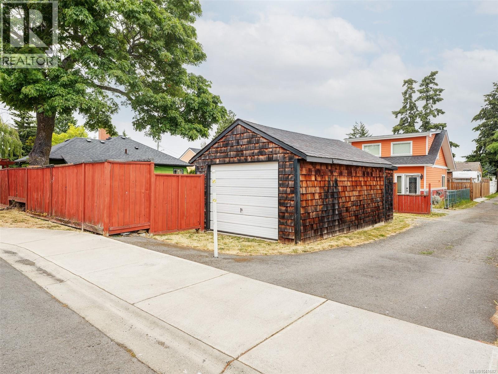  1501 Oakland Avenue, Victoria