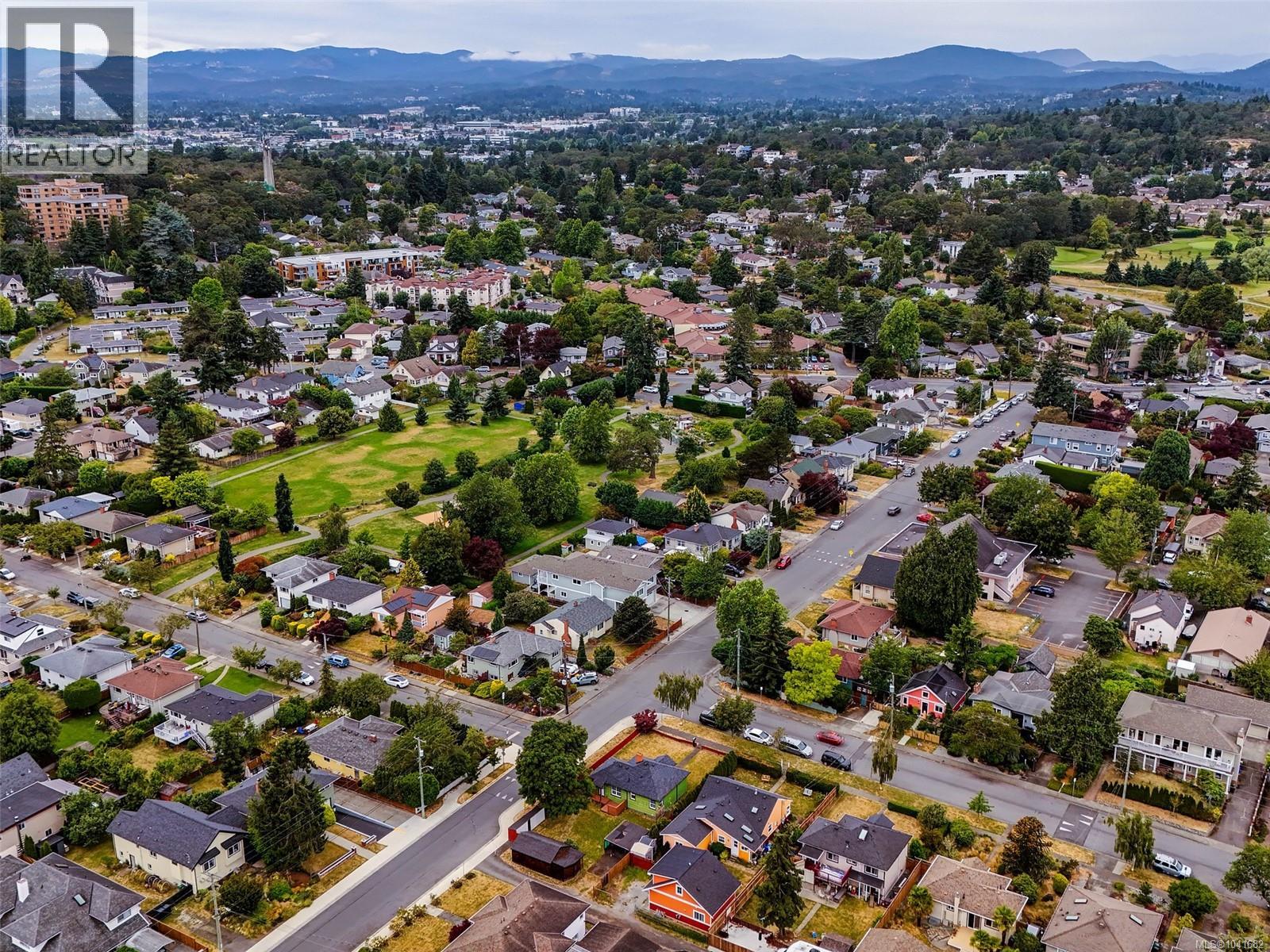  1501 Oakland Avenue, Victoria