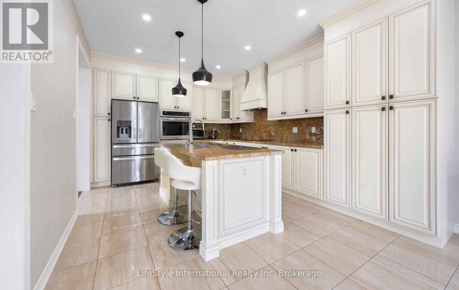 48 HAWKE CRESCENT - 20