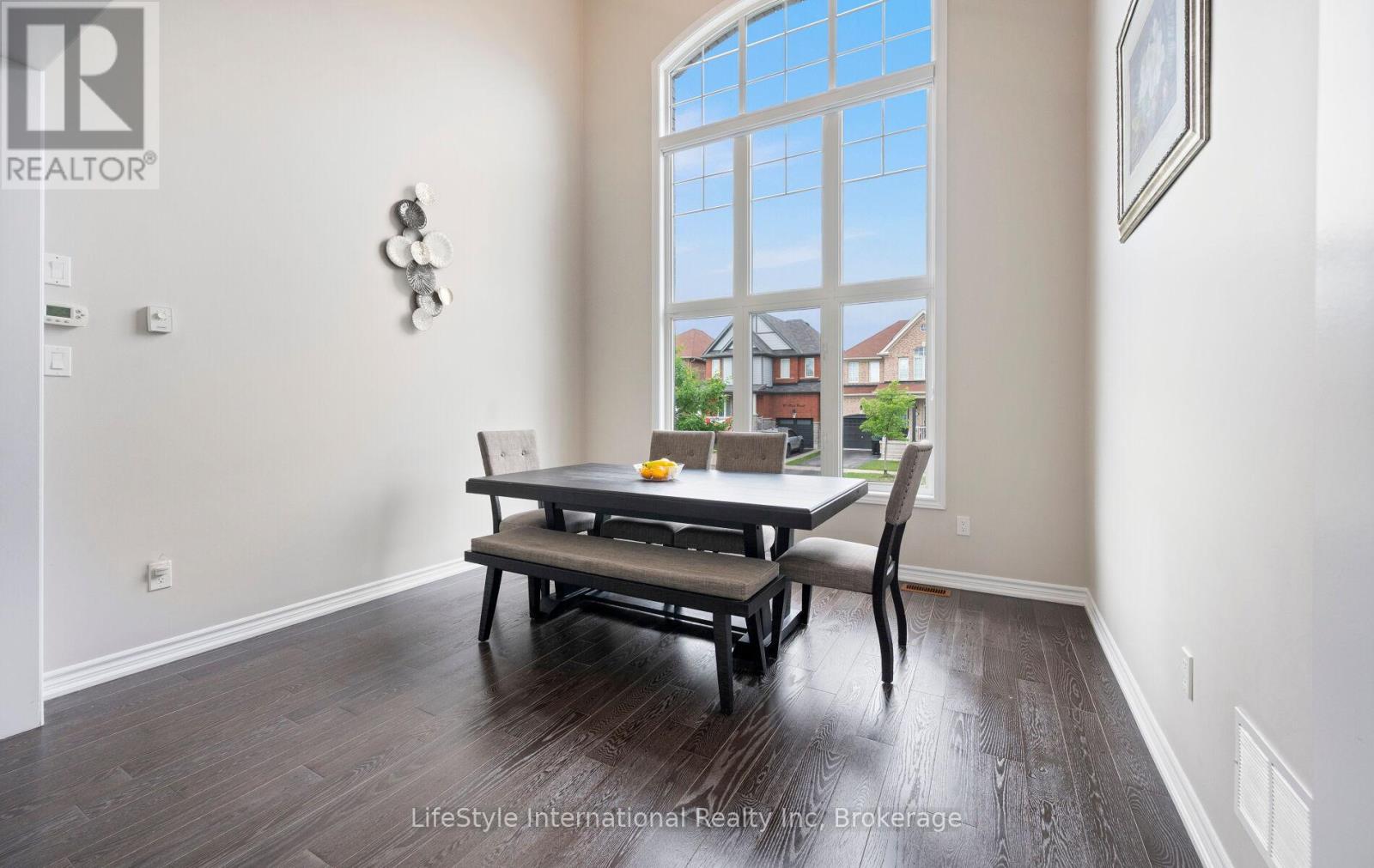 48 HAWKE CRESCENT - 11