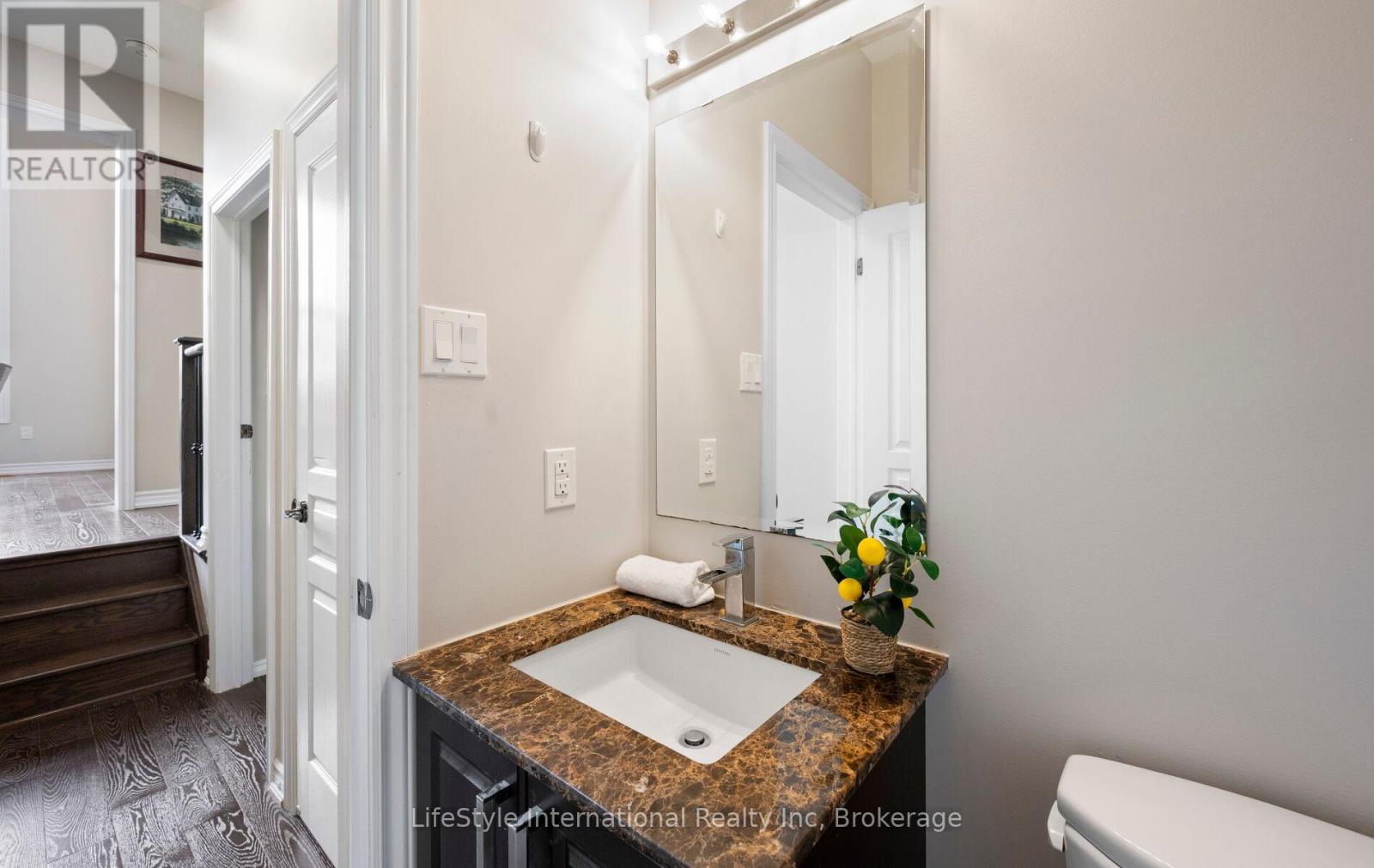 48 HAWKE CRESCENT - 27