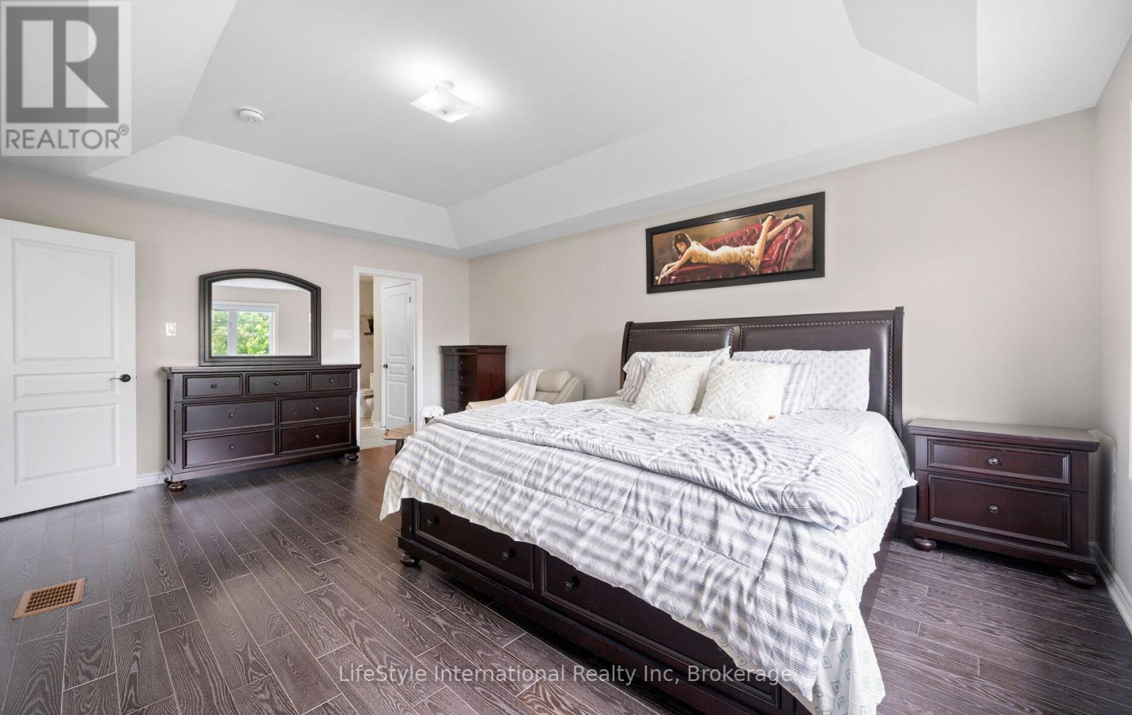 48 HAWKE CRESCENT - 31