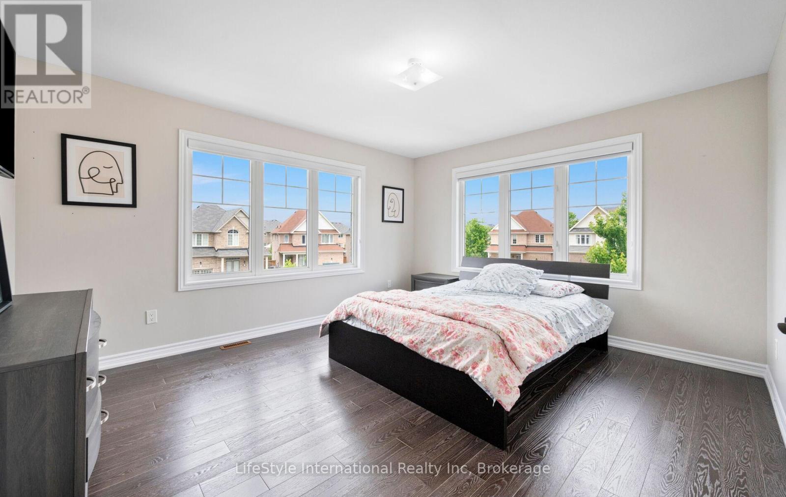 48 HAWKE CRESCENT - 39