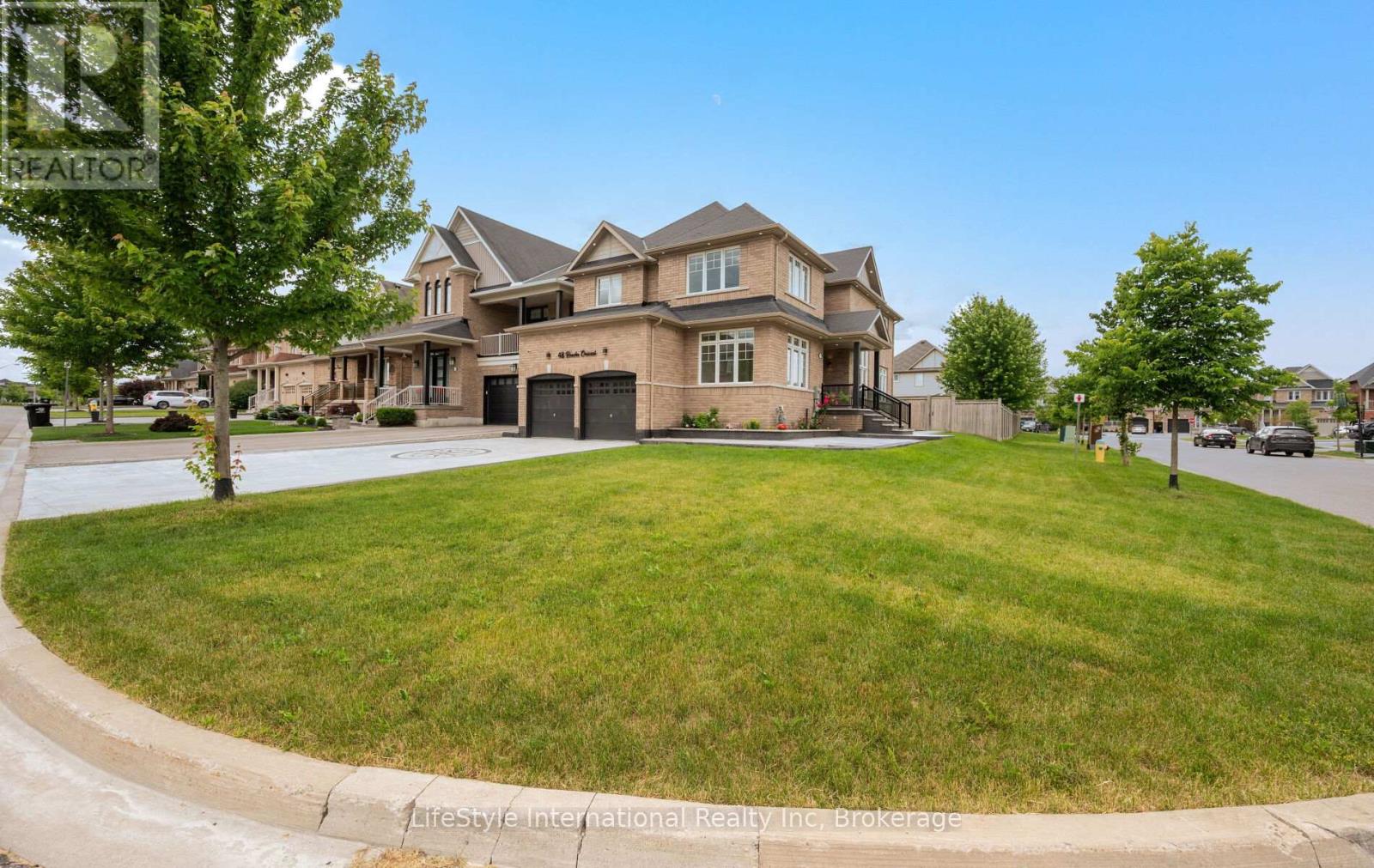 48 HAWKE CRESCENT - 4