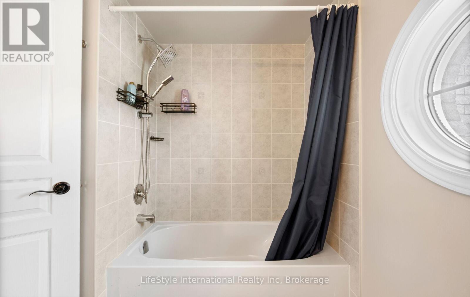 48 HAWKE CRESCENT - 41