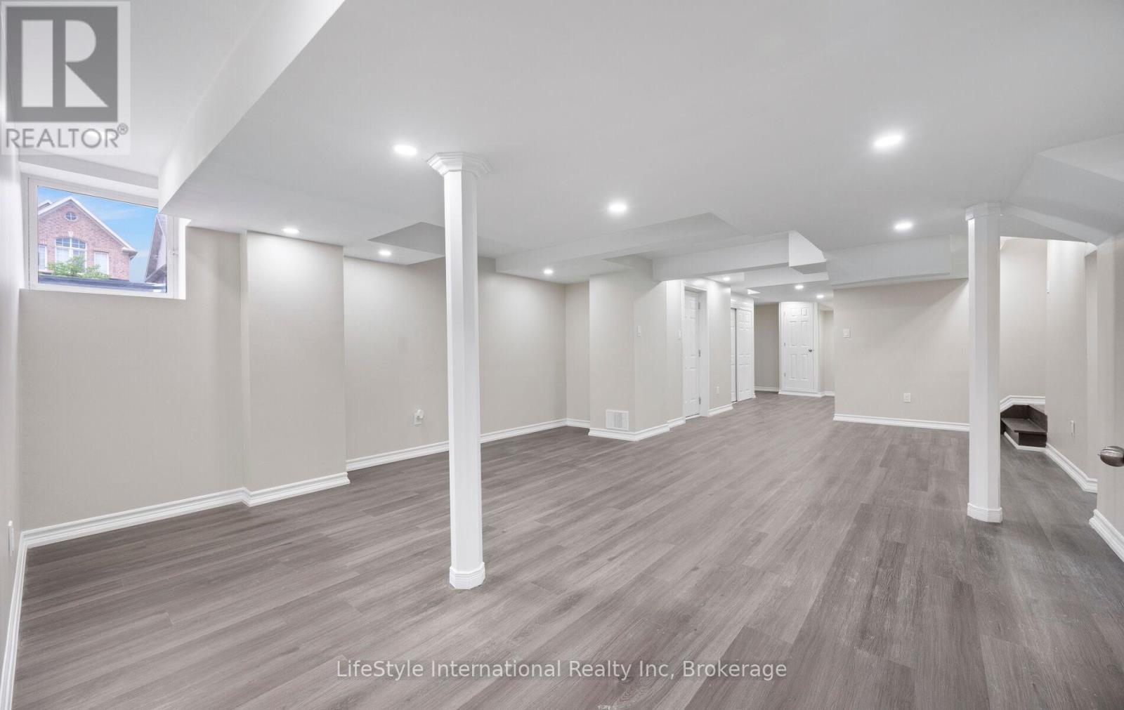48 HAWKE CRESCENT - 43