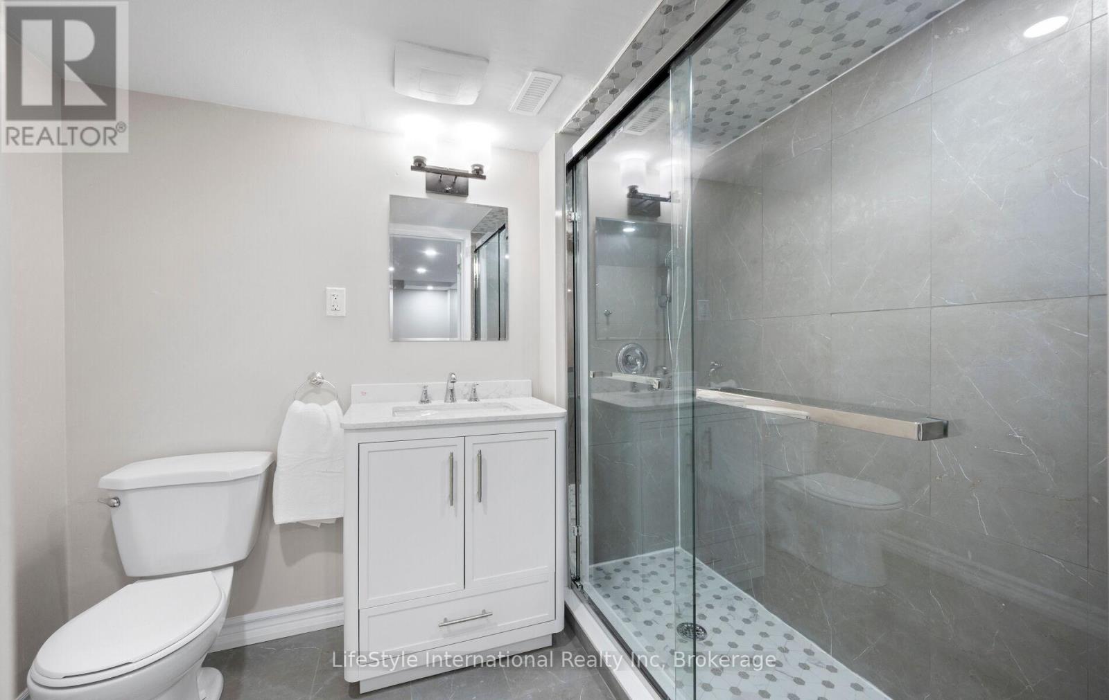 48 HAWKE CRESCENT - 45