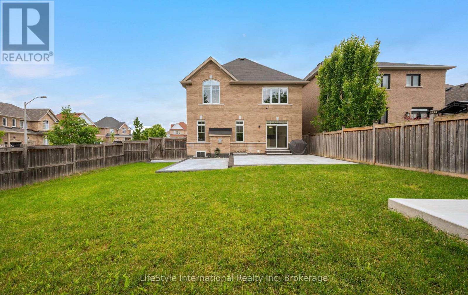 48 HAWKE CRESCENT - 48