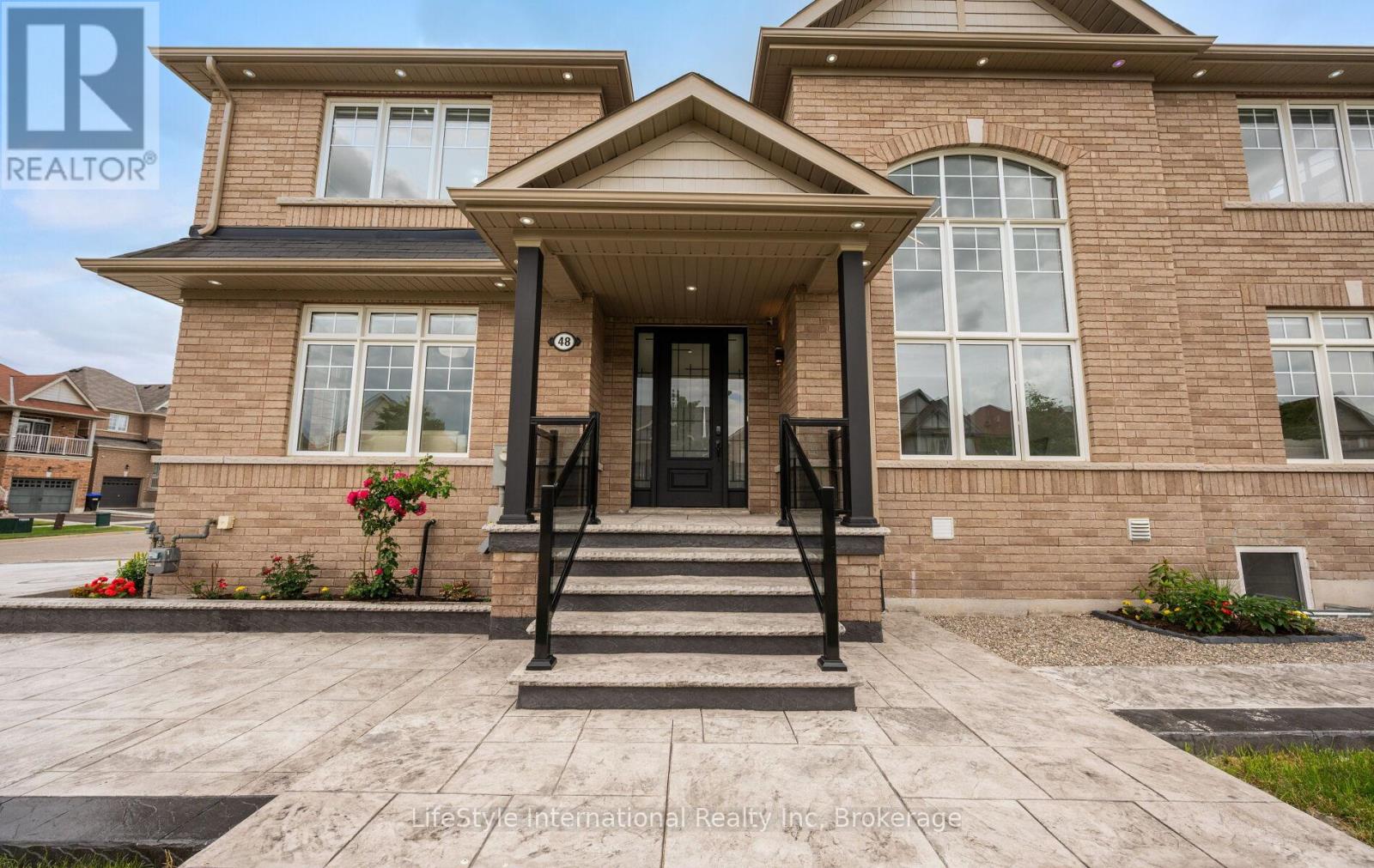 48 HAWKE CRESCENT - 7