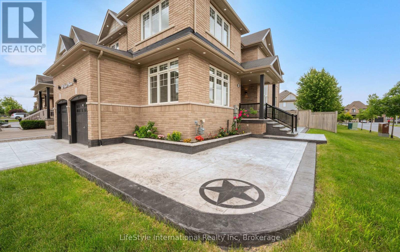 48 HAWKE CRESCENT - 6