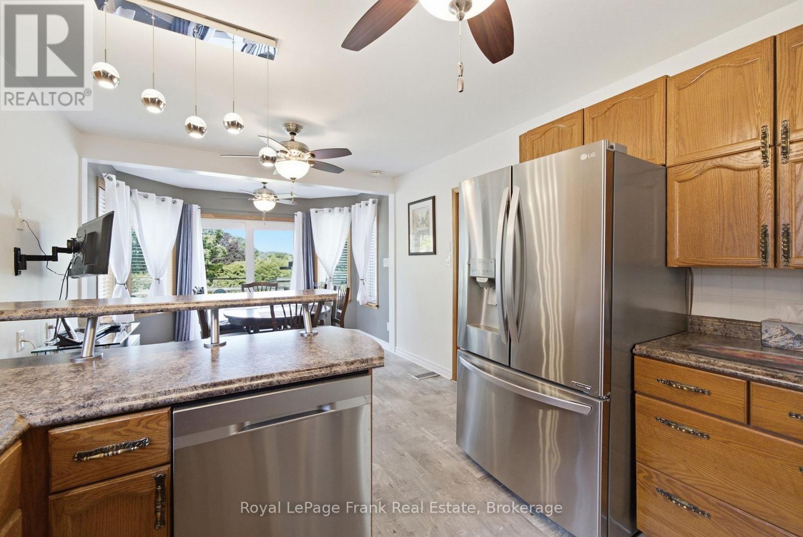 126 ANGELINE STREET S - 12
