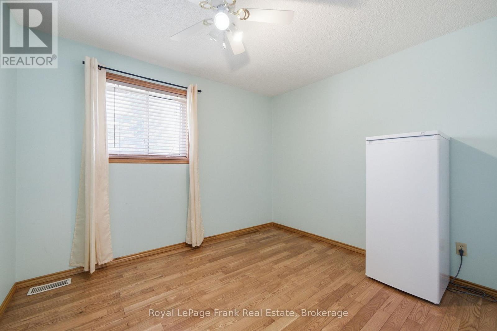 126 ANGELINE STREET S - 17