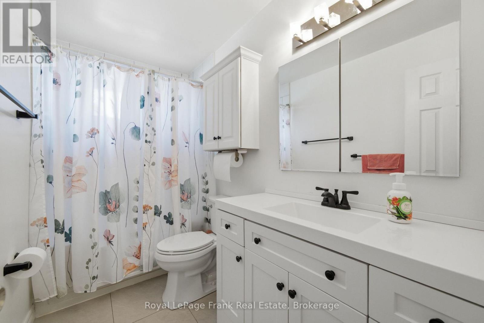 126 ANGELINE STREET S - 21